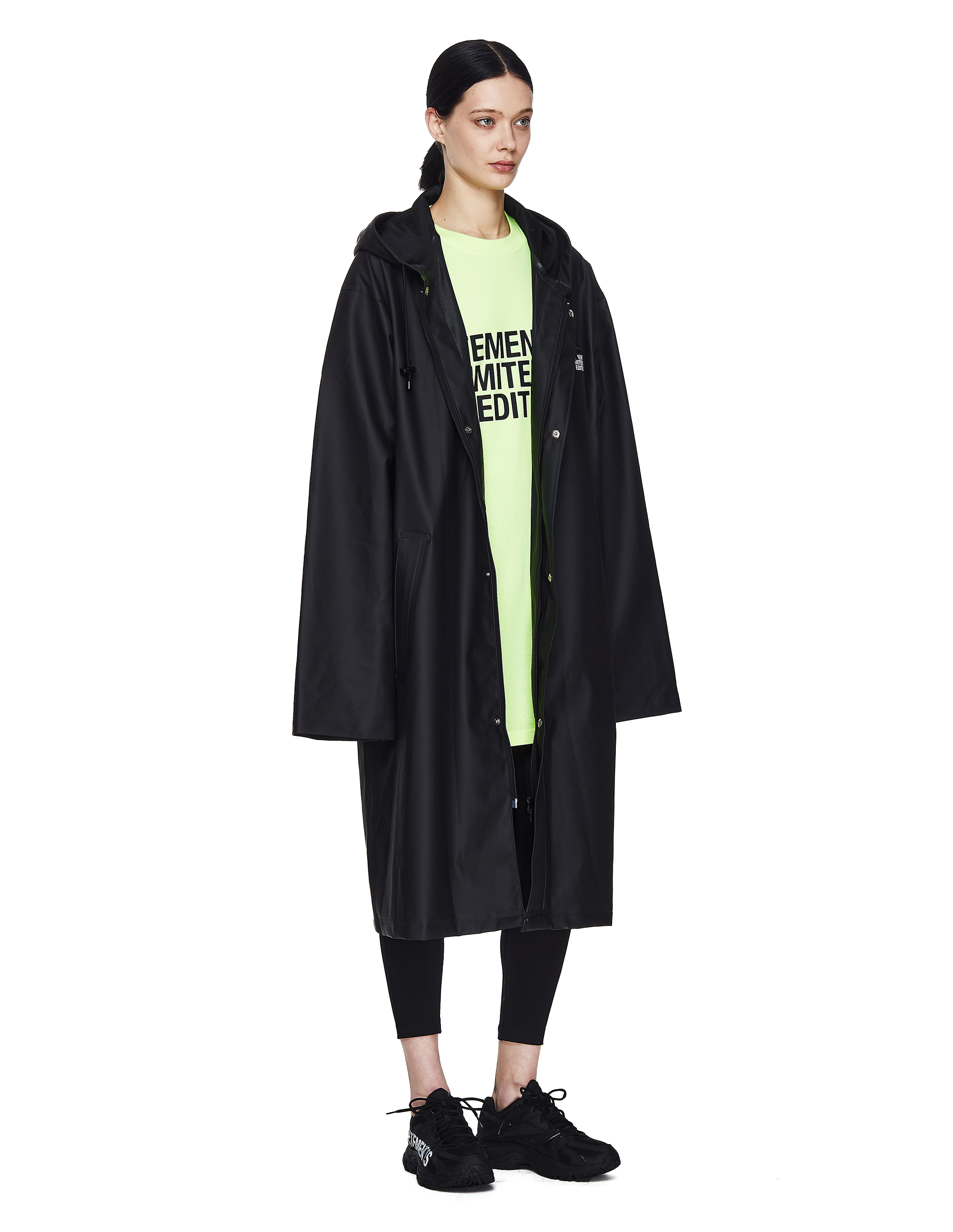 Черный дождевик с принтом Limited Edition - Vetements  UE51CO100B/1304 Фото 4