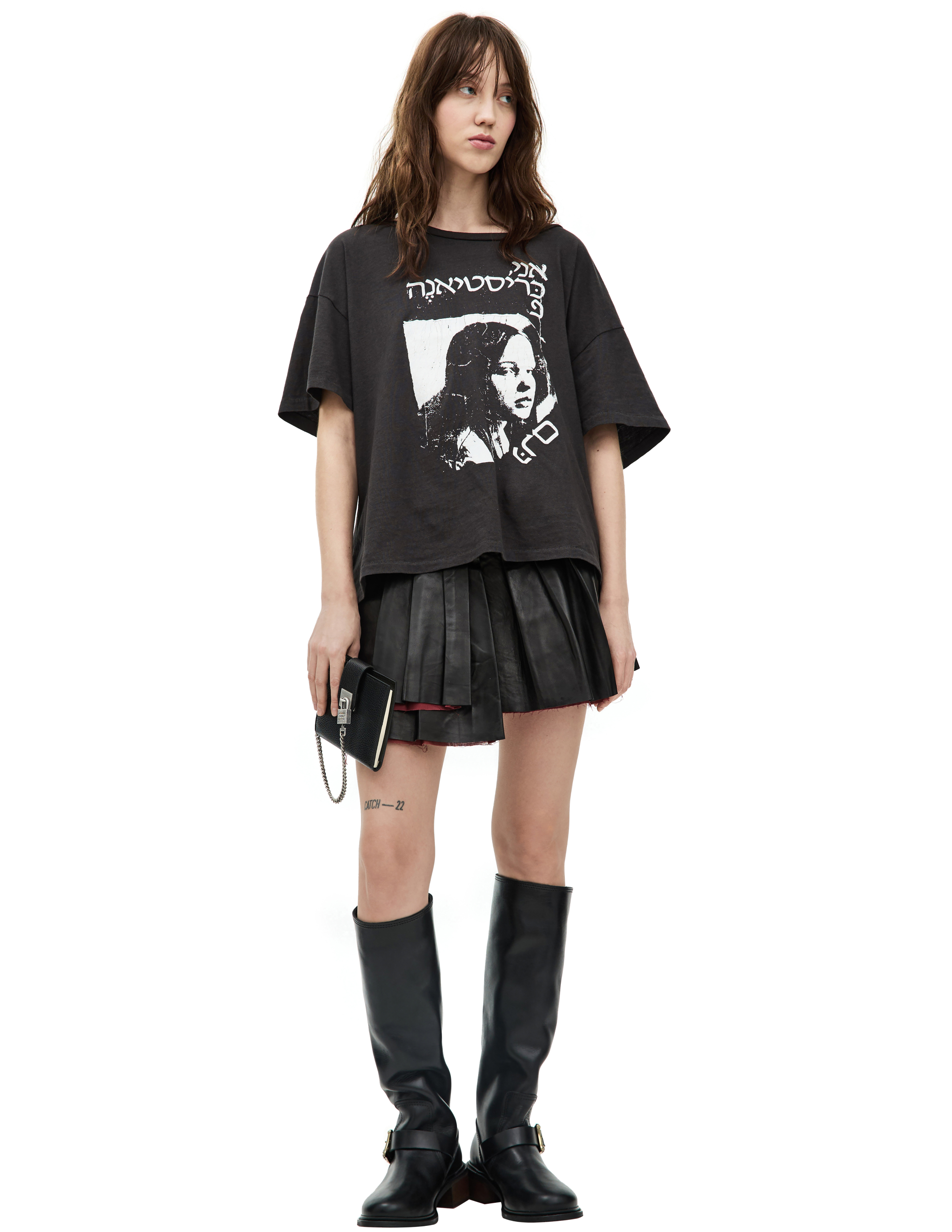 Черная футболка с принтом