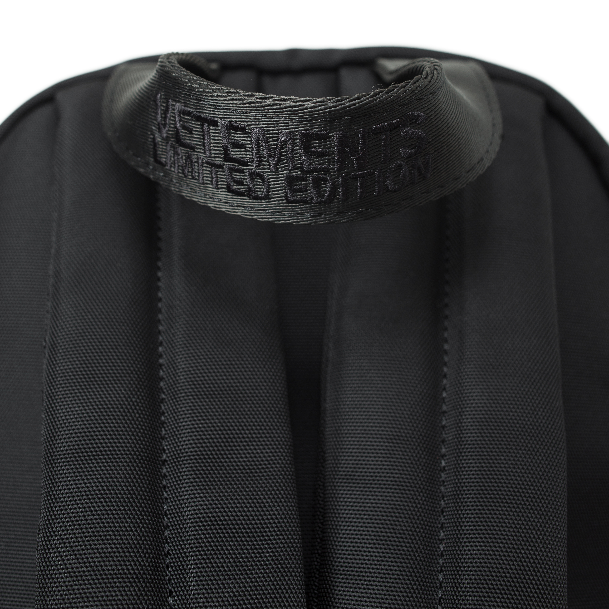 Черный рюкзак с логотипом VETEMENTS UE54BA260B/1102, размер One Size UE54BA260B/1102 - фото 6