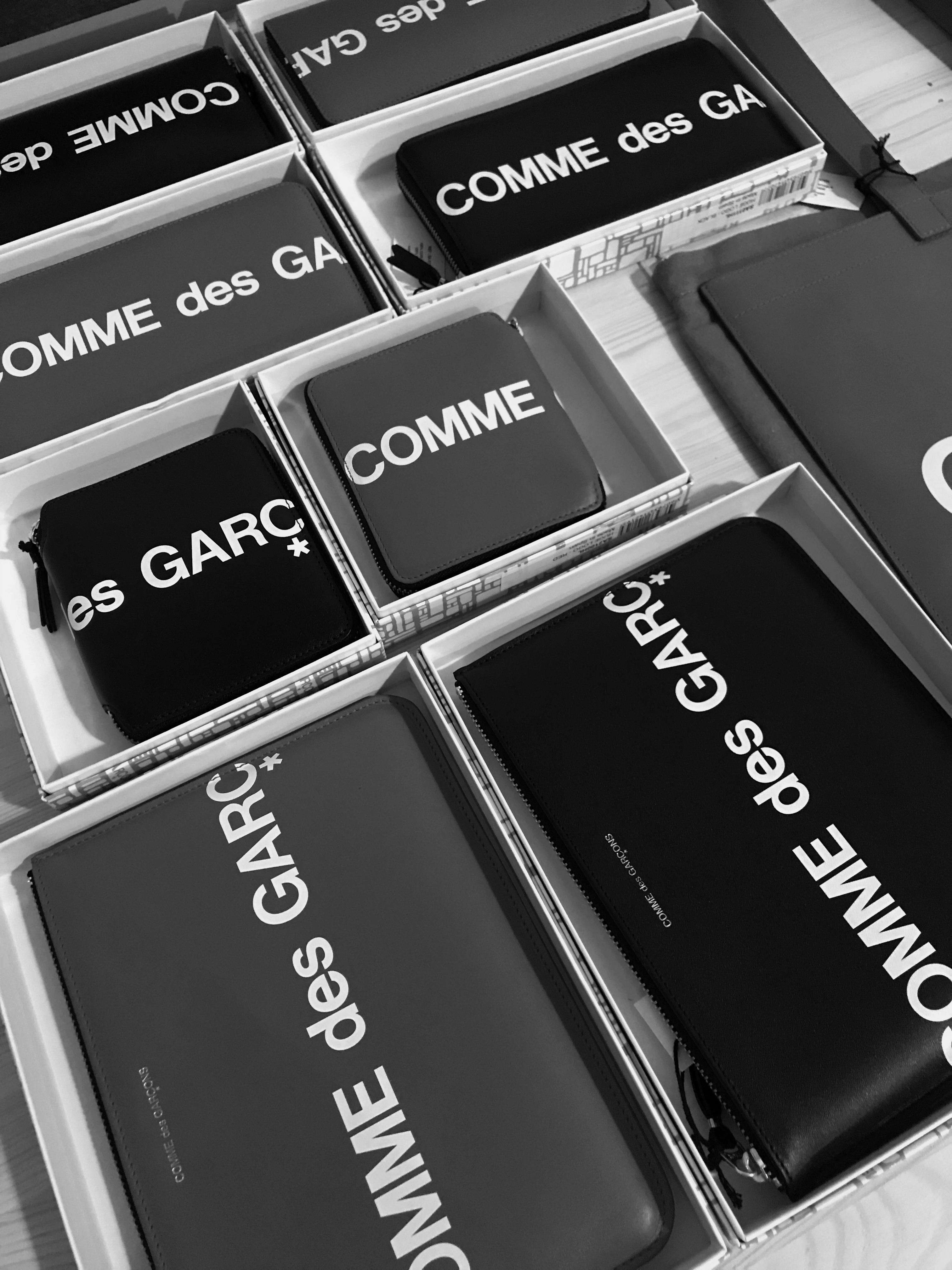 Бренд Comme des Garcons Wallets — мужская коллекция на официальном