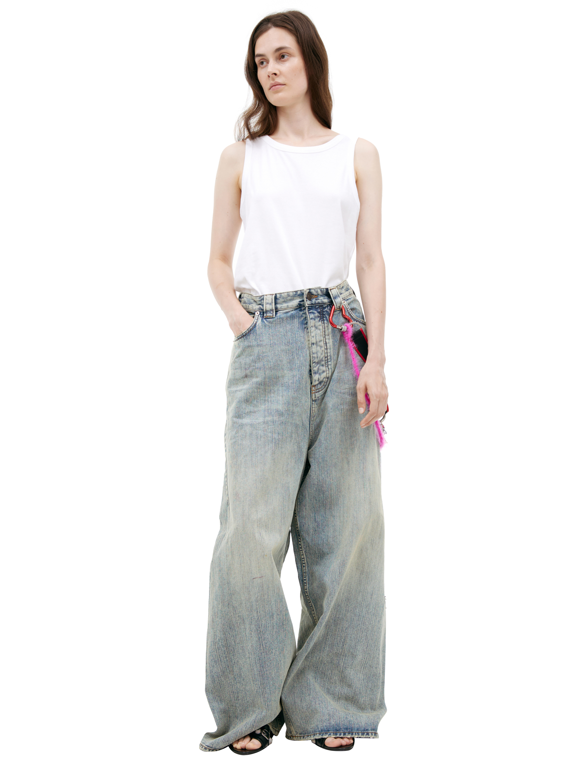 Широкие джинсы с брелоком 266800₽