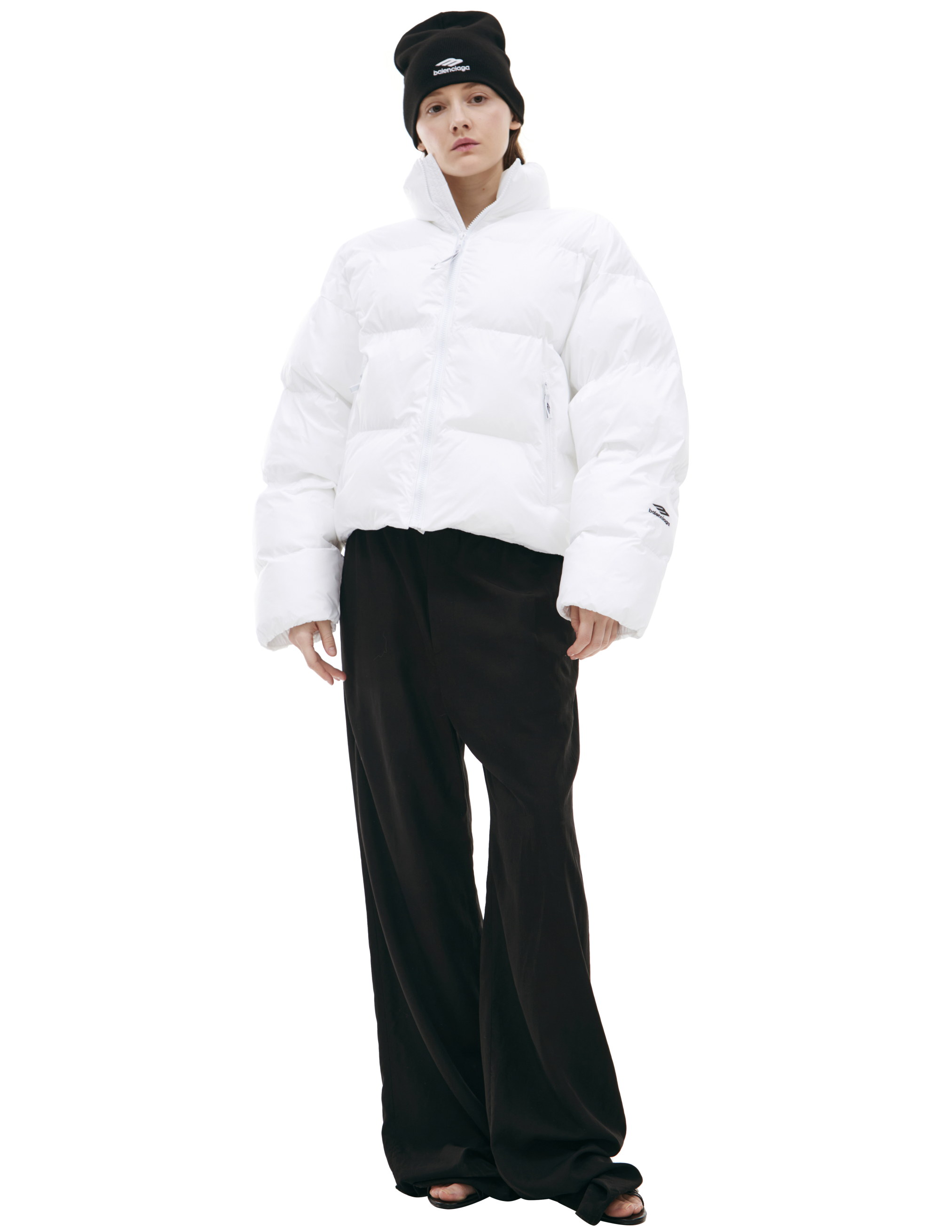 Белый пуховик с логотипом 412800₽