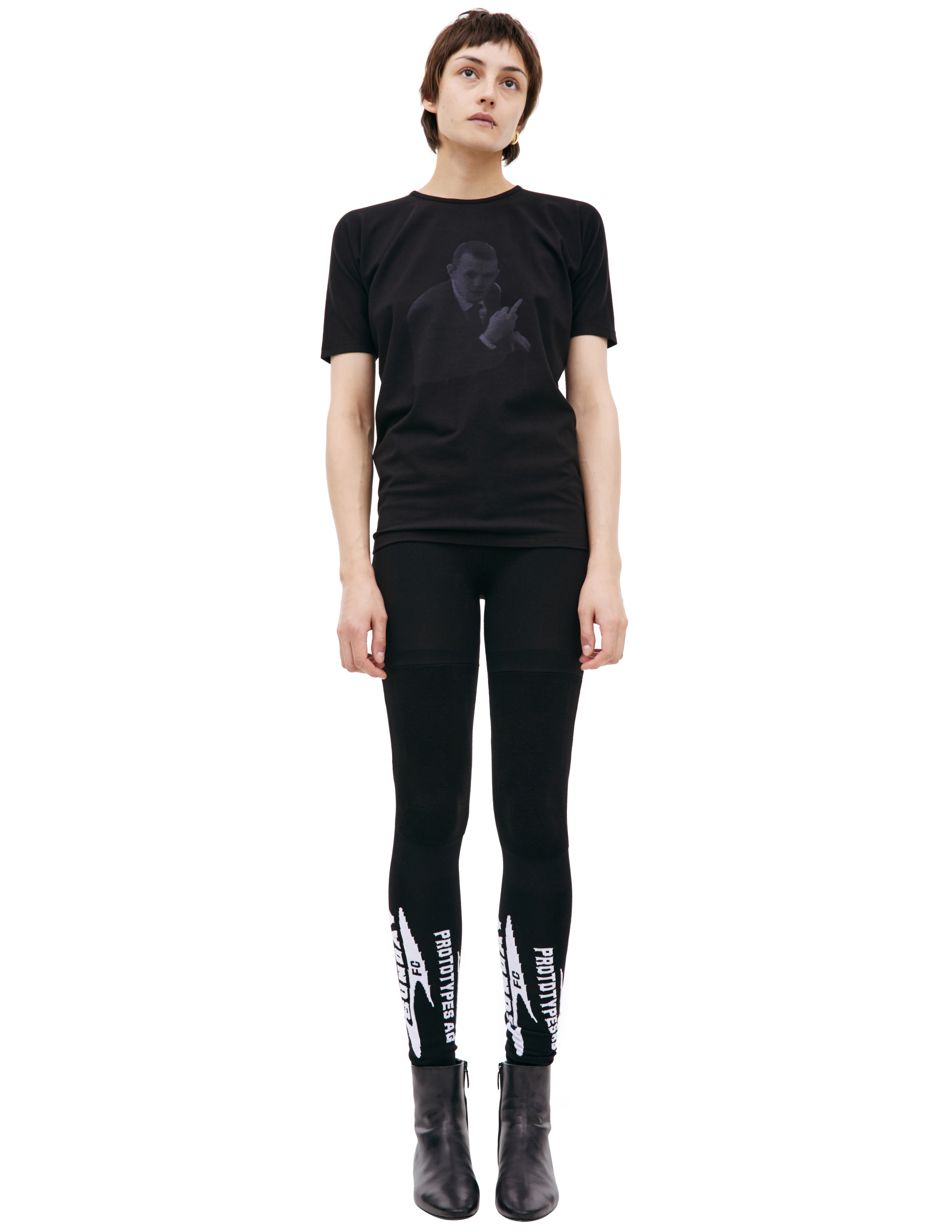 Черная футболка с принтом