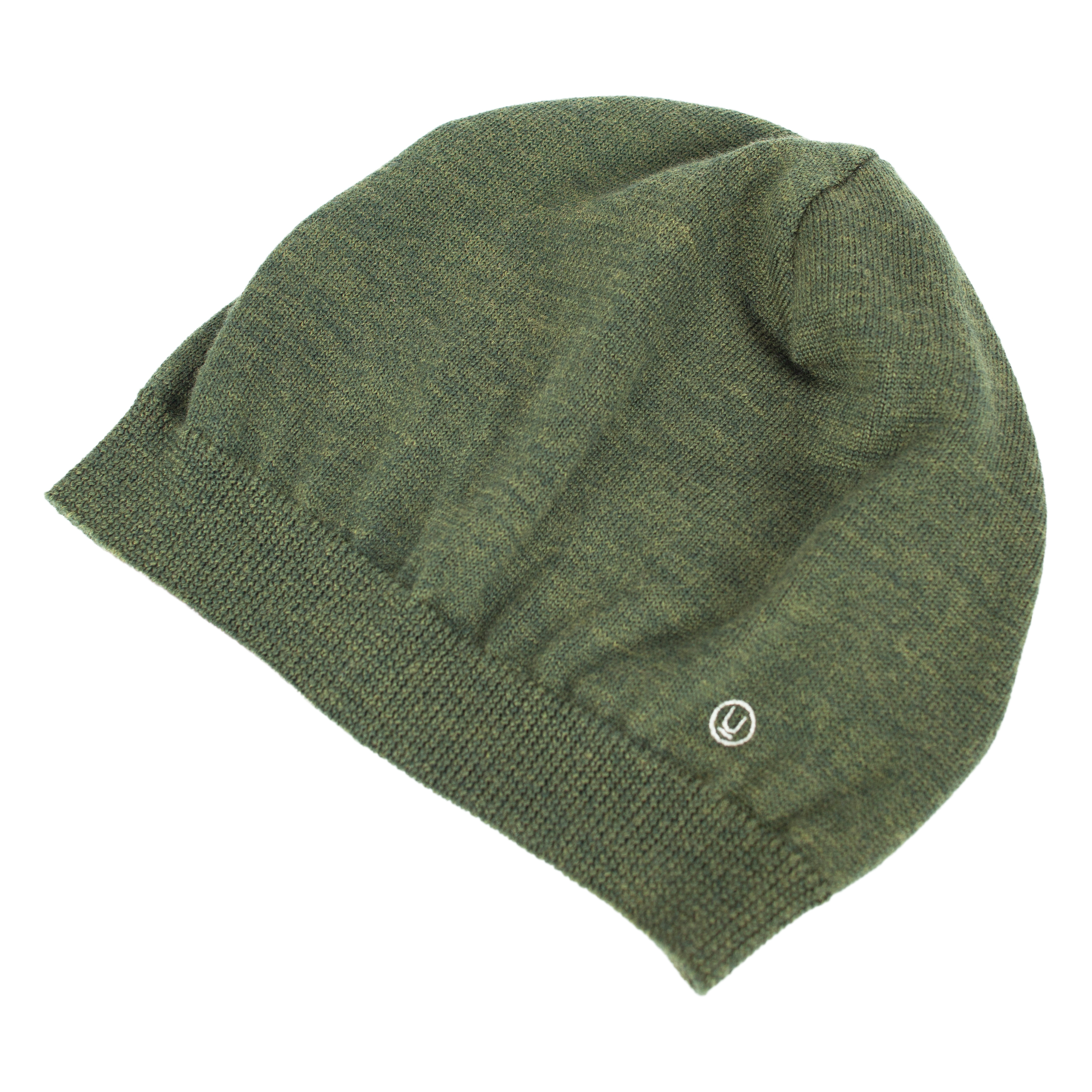 Зеленая шапка с защипом
