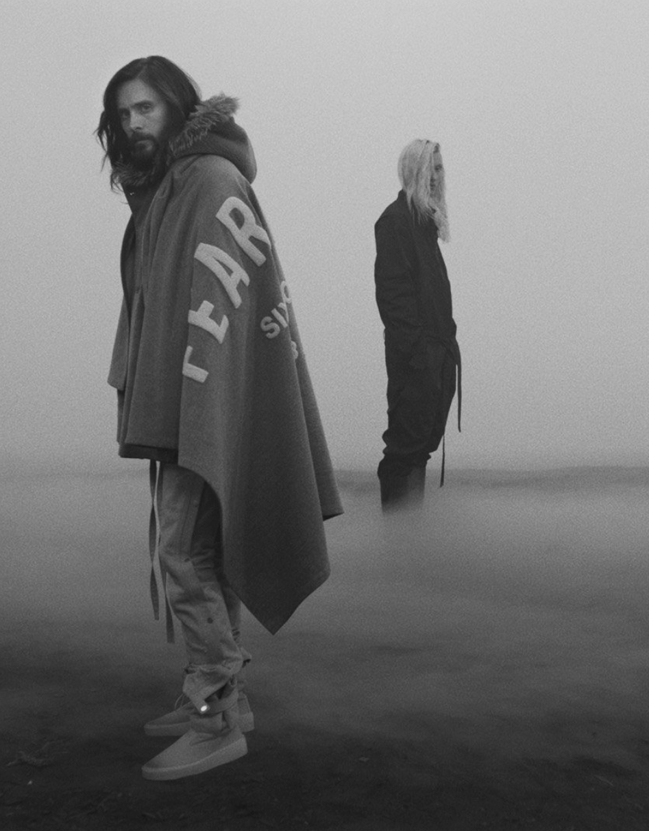 Gods brand. Fear of God Jared Leto. Джаред и плащ. Плащ Туманов.