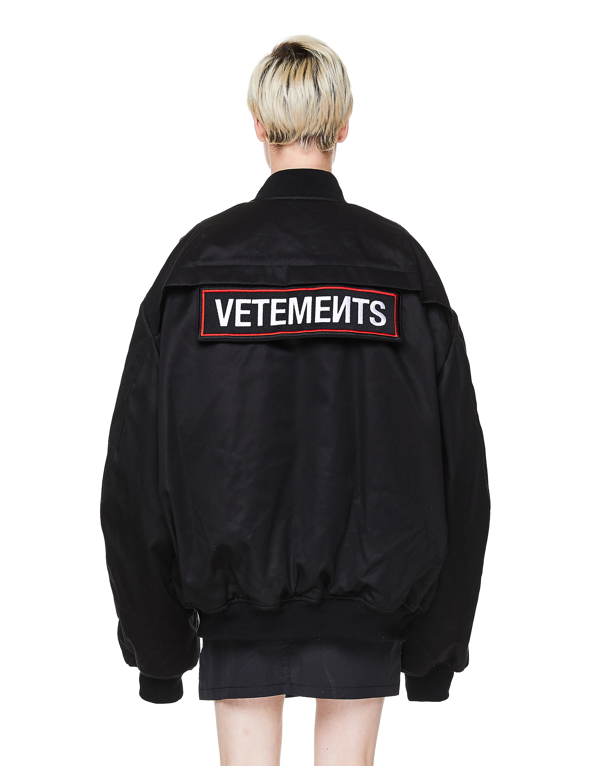 Витмо одежда. Vetements форма полиции. Vetements рубашка Police. Vetements ss20 Police Cargo. Бомбер с патчами vetements.