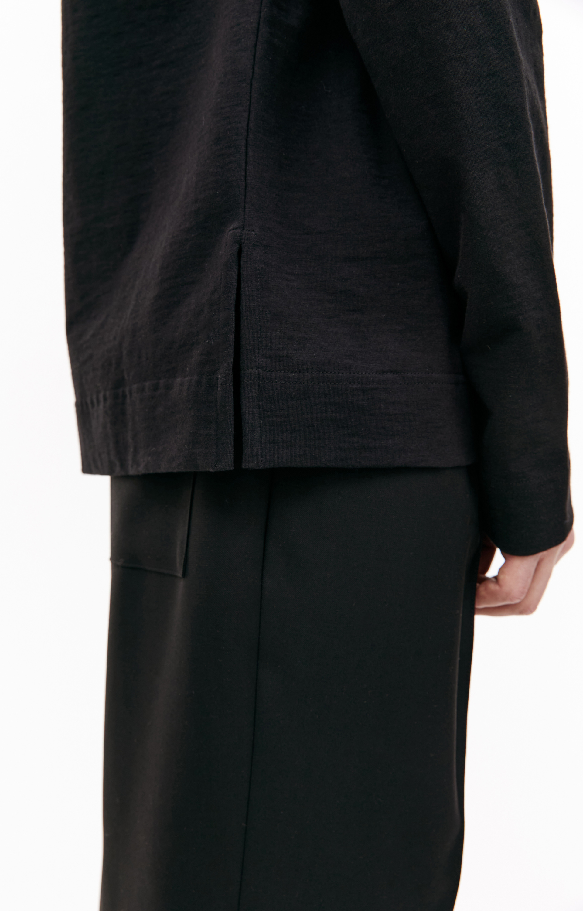 Jil Sander Черный лонгслив с разрезами