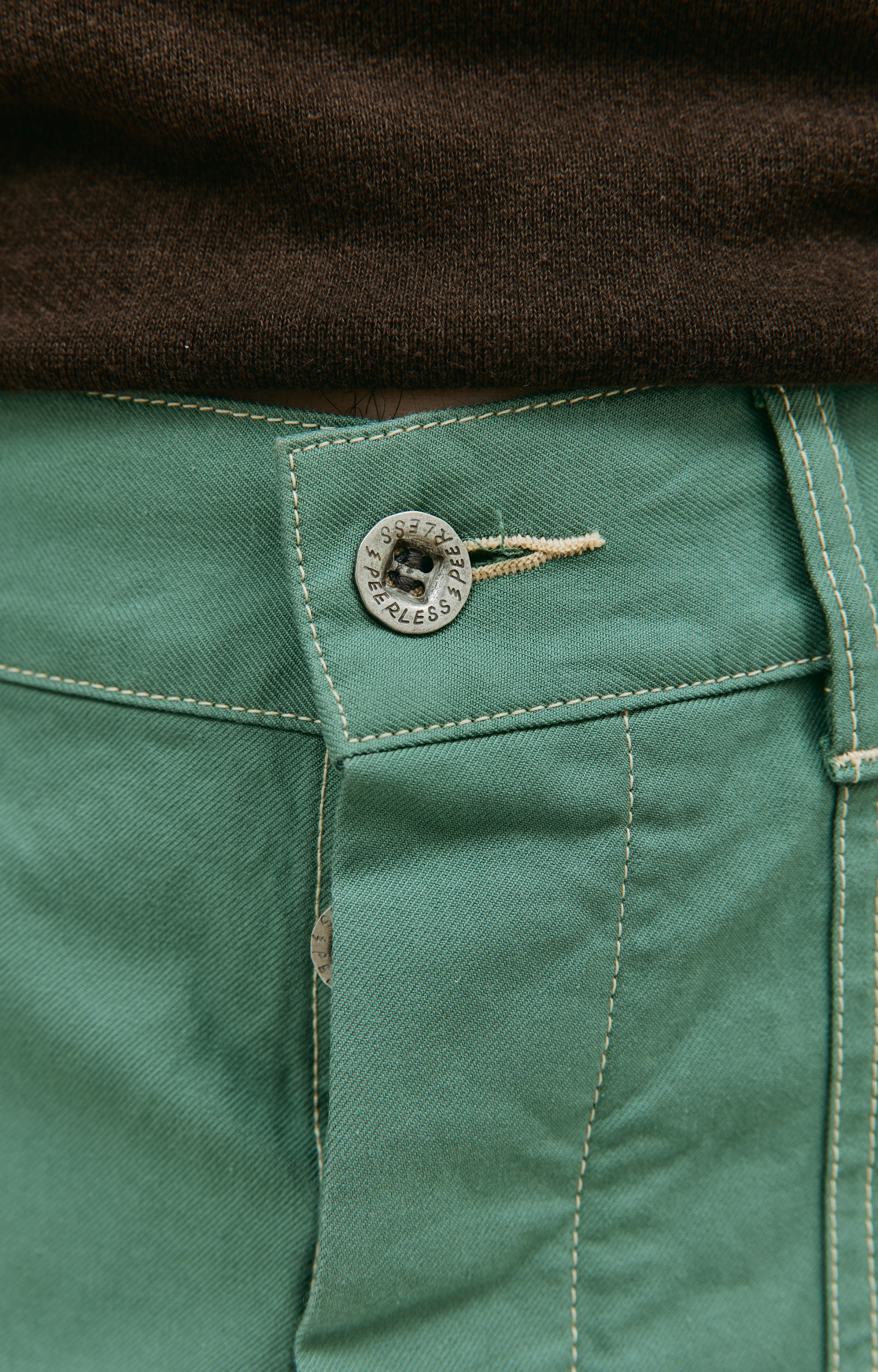 visvim Зеленые брюки Carpenter с накладными карманами