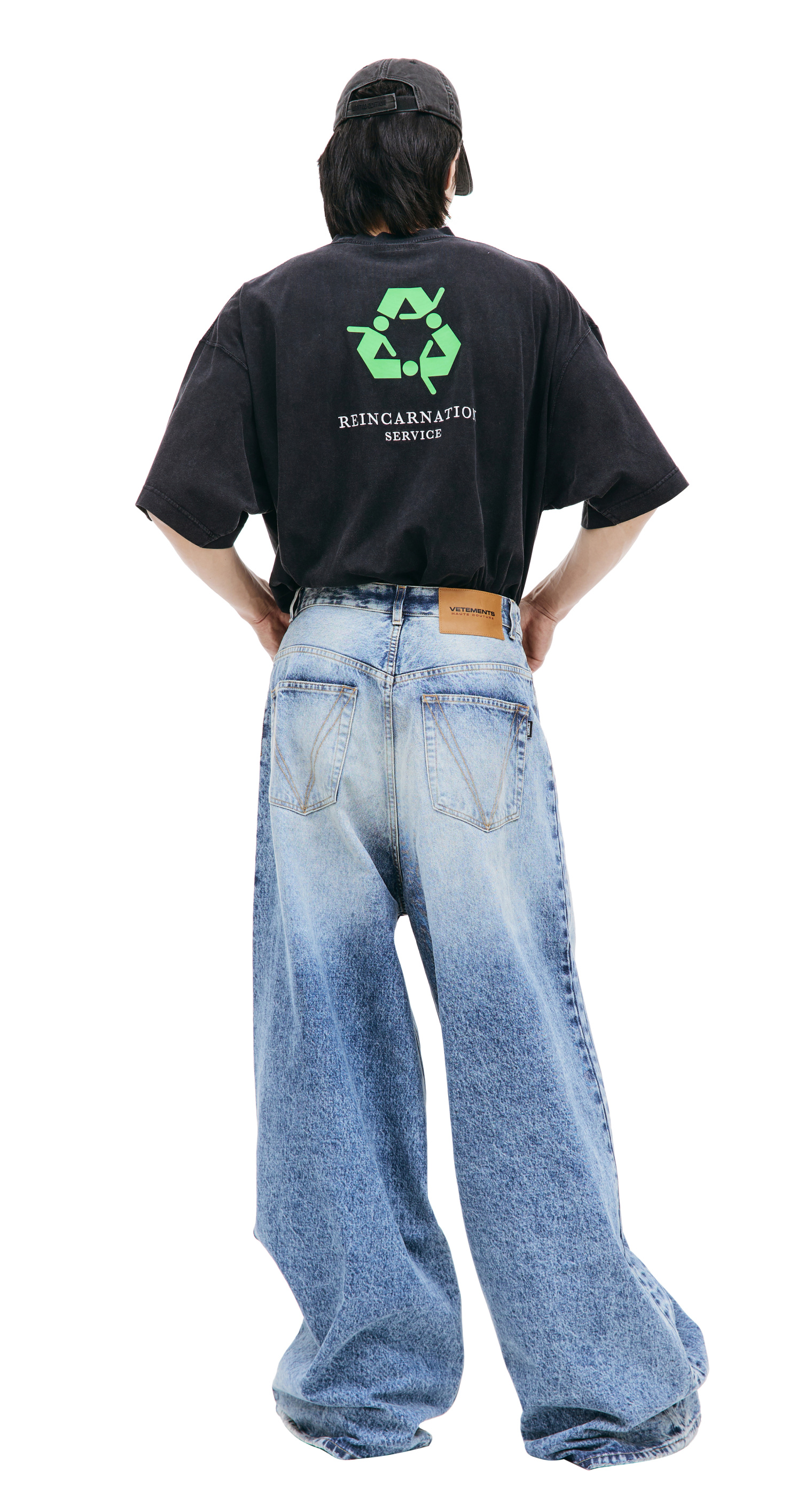 VETEMENTS Широкие джинсы с принтом \'Made on earth\'