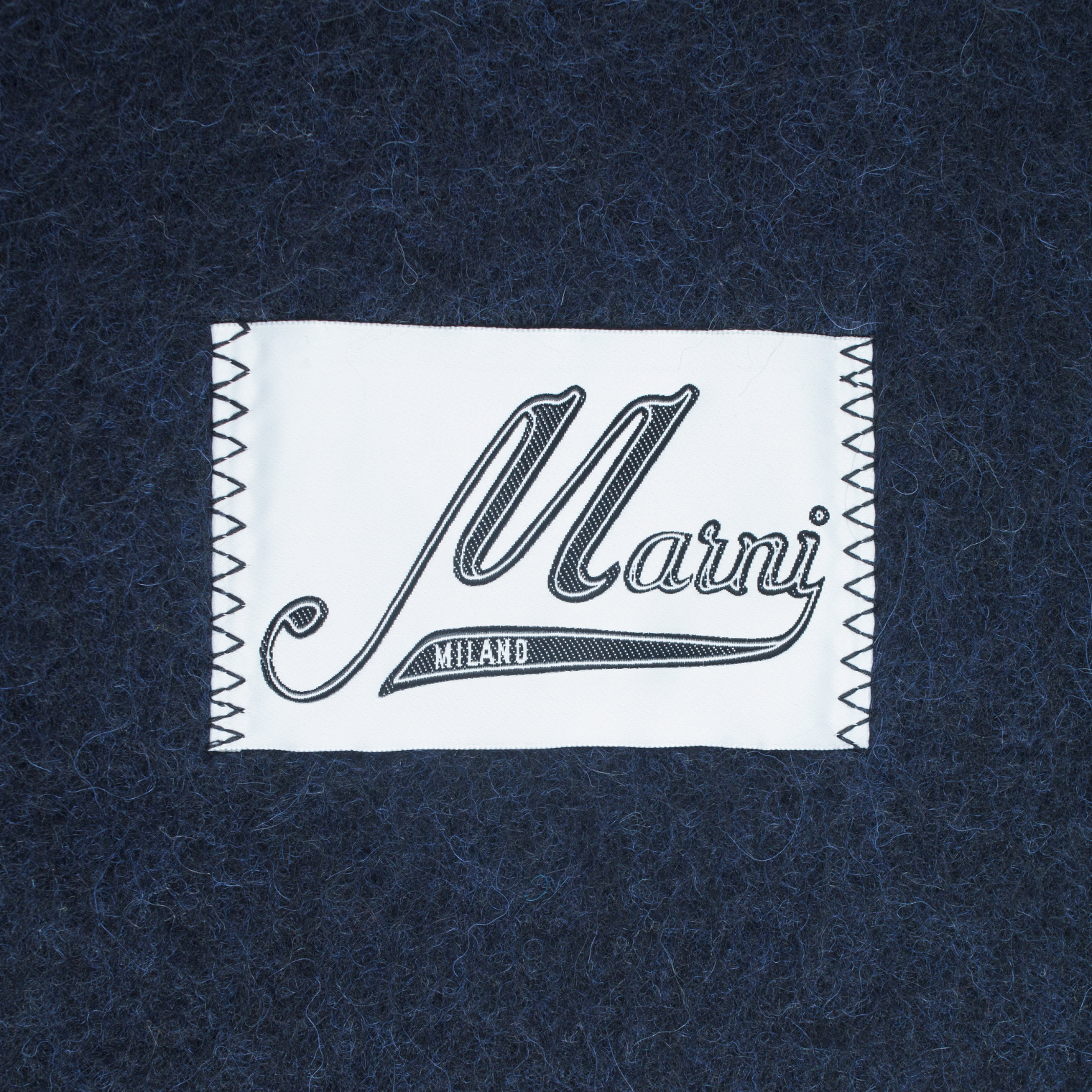 Marni Широкий шарф с патчем