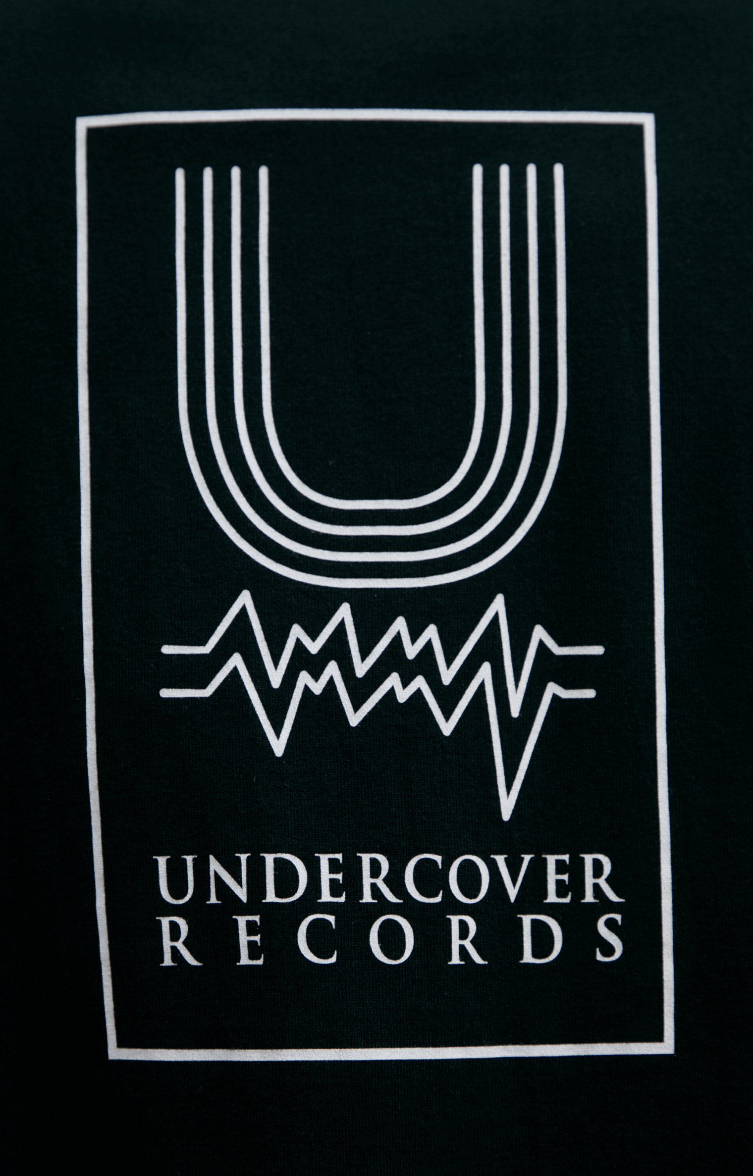 Undercover Футболка \'Free dead mothers\'