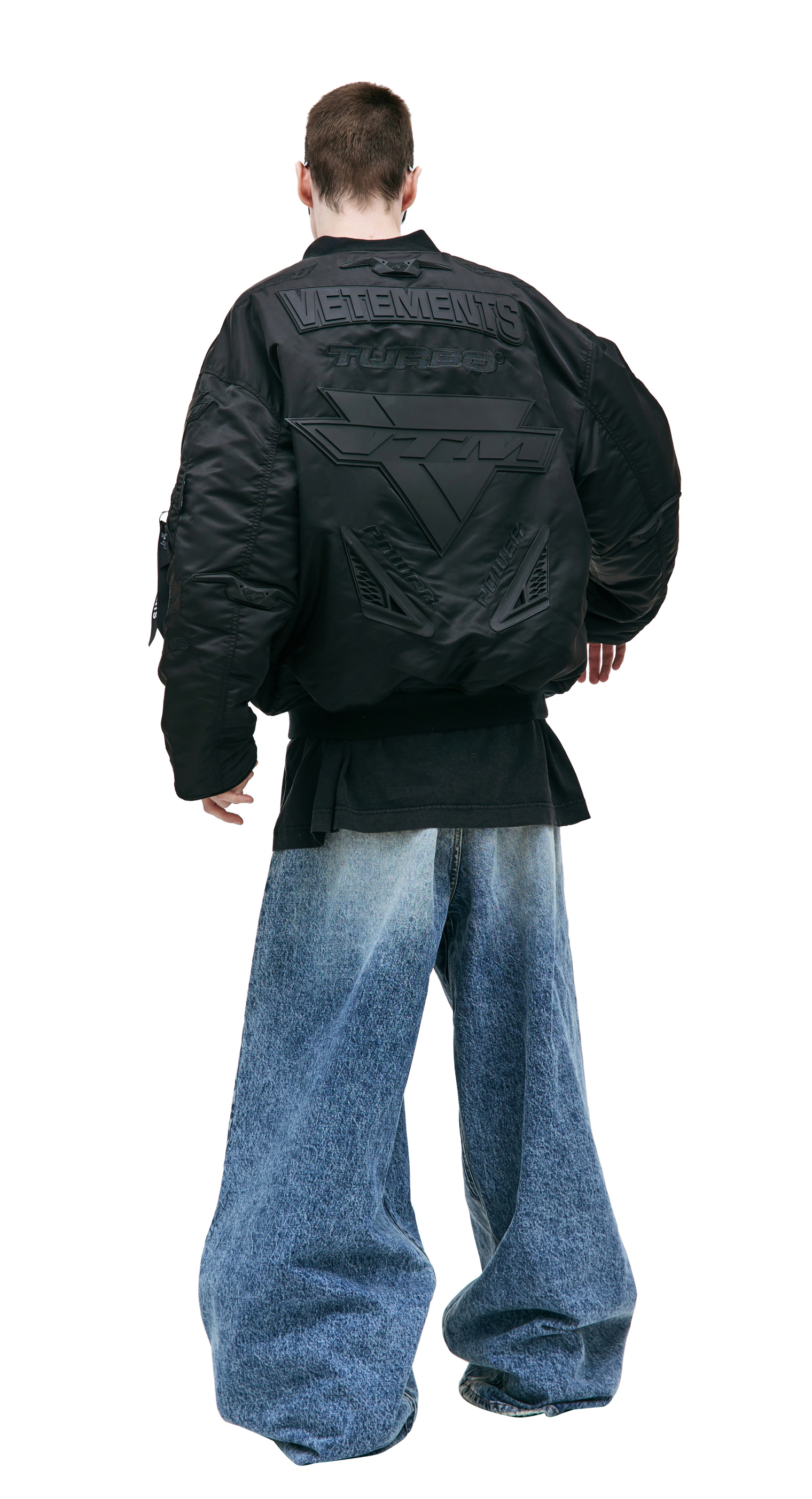 VETEMENTS Двусторонний бомбер VETEMENTS x Alpha Industries с нашивками