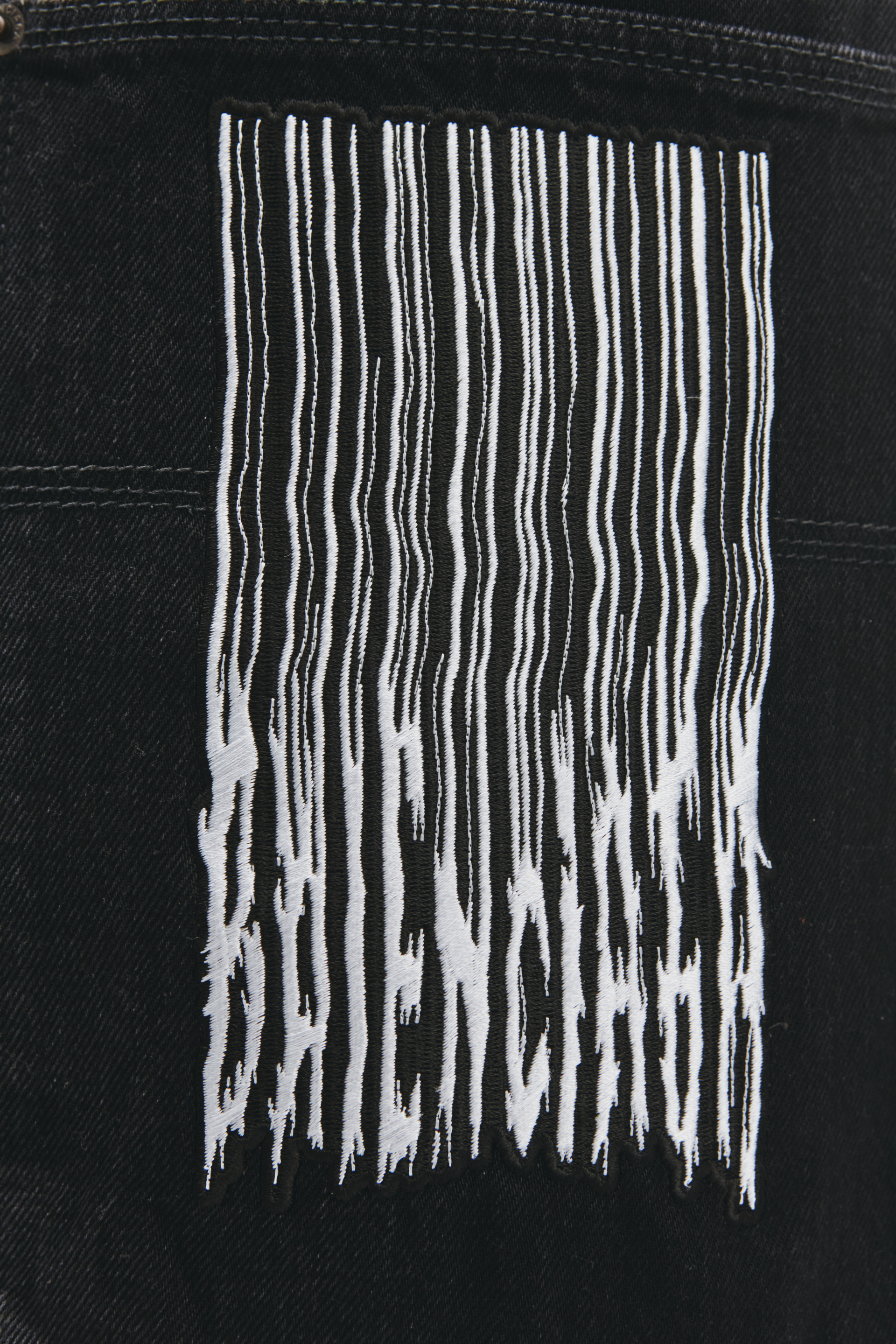 Balenciaga Черно-серые джинсовые шорты с вышивкой