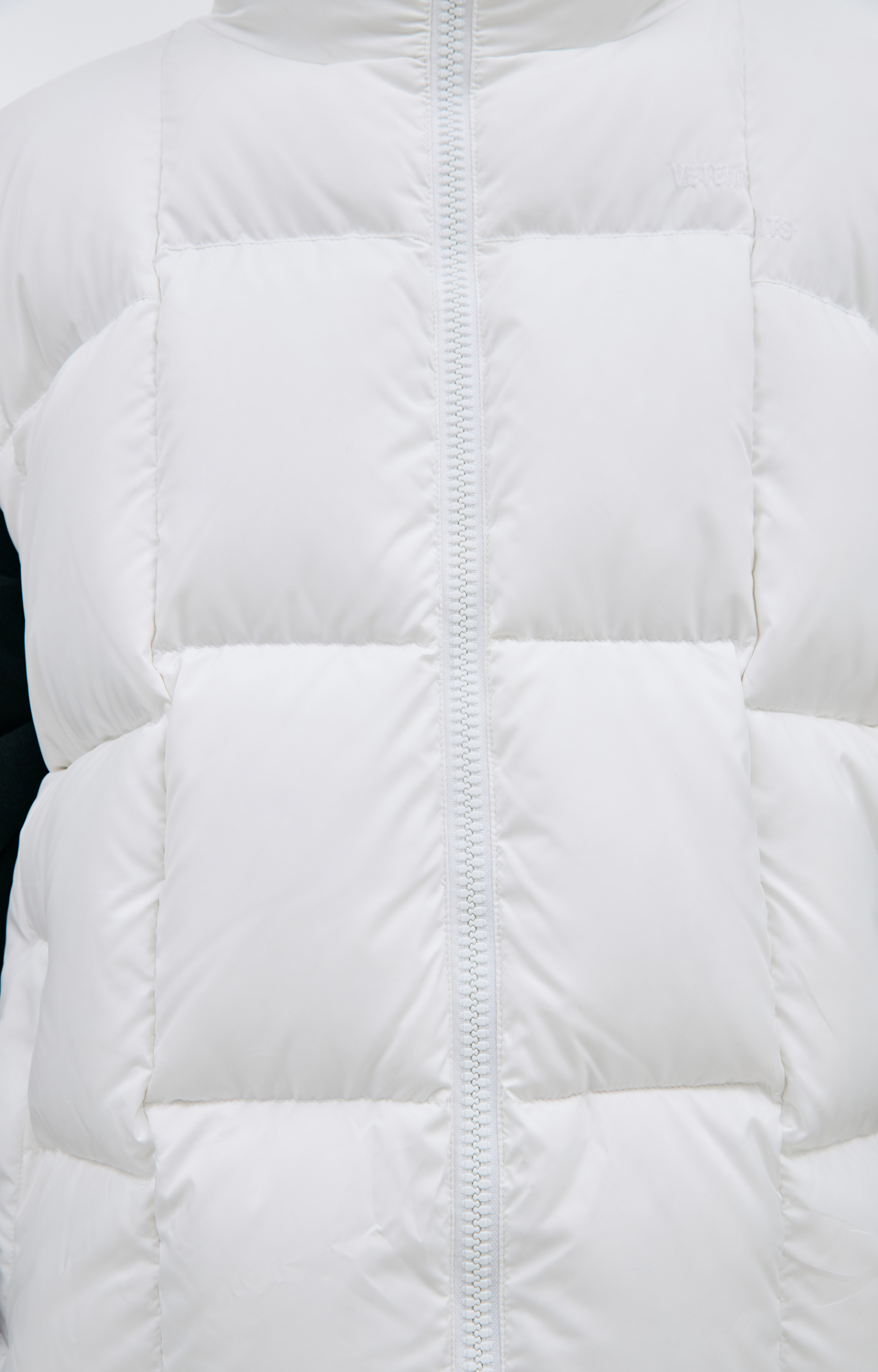 VETEMENTS Белый жилет из пуха