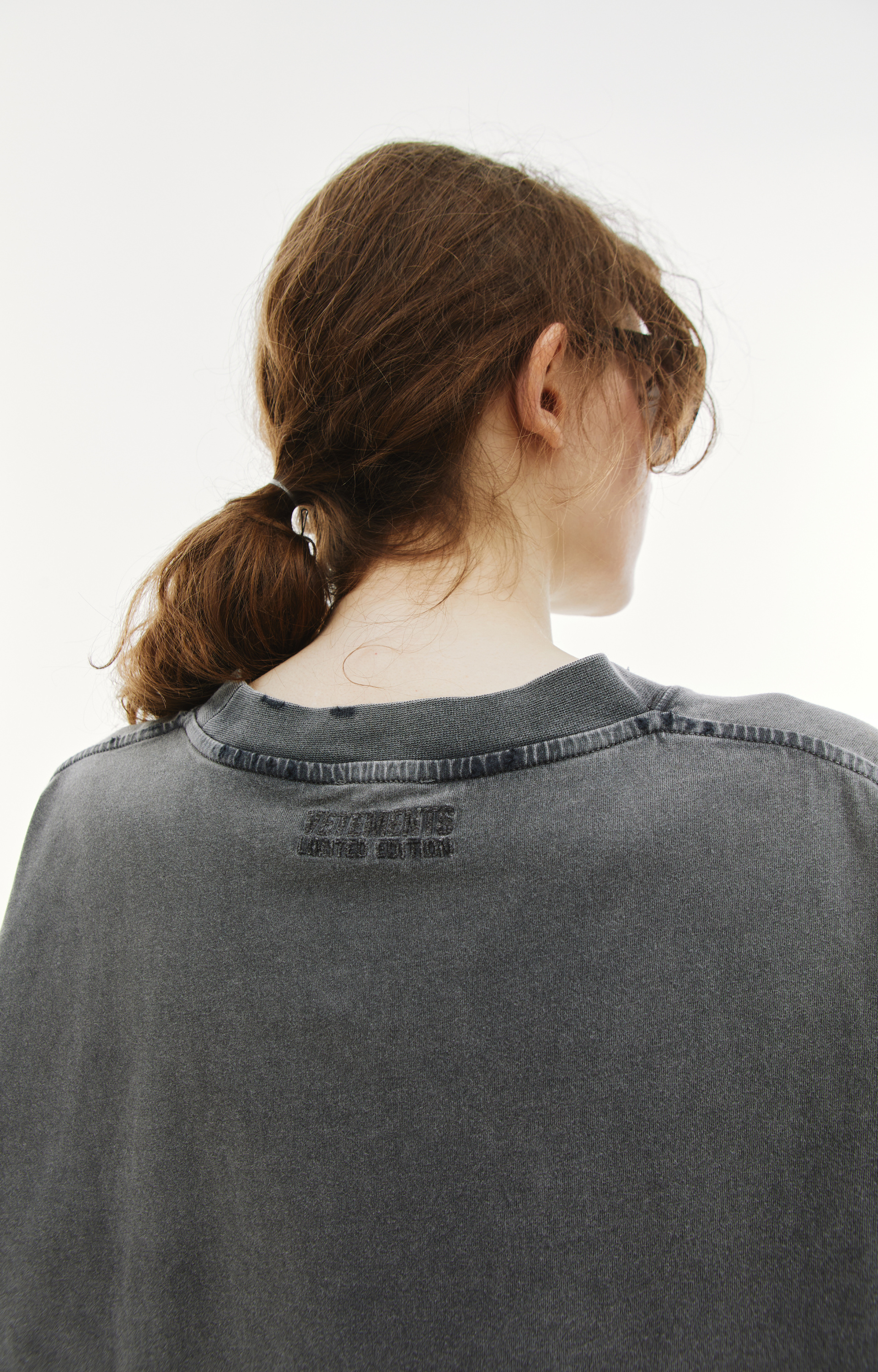 VETEMENTS Оверсайз футболка \'Tease me\'