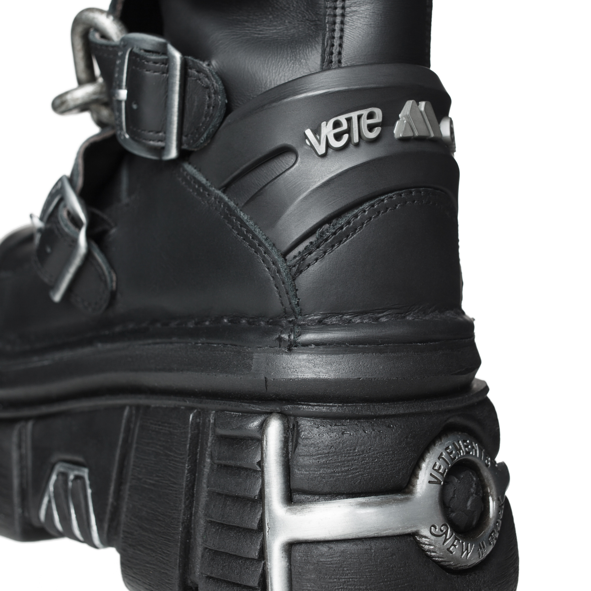 VETEMENTS Сапоги VETEMENTS x New Rock с цепями