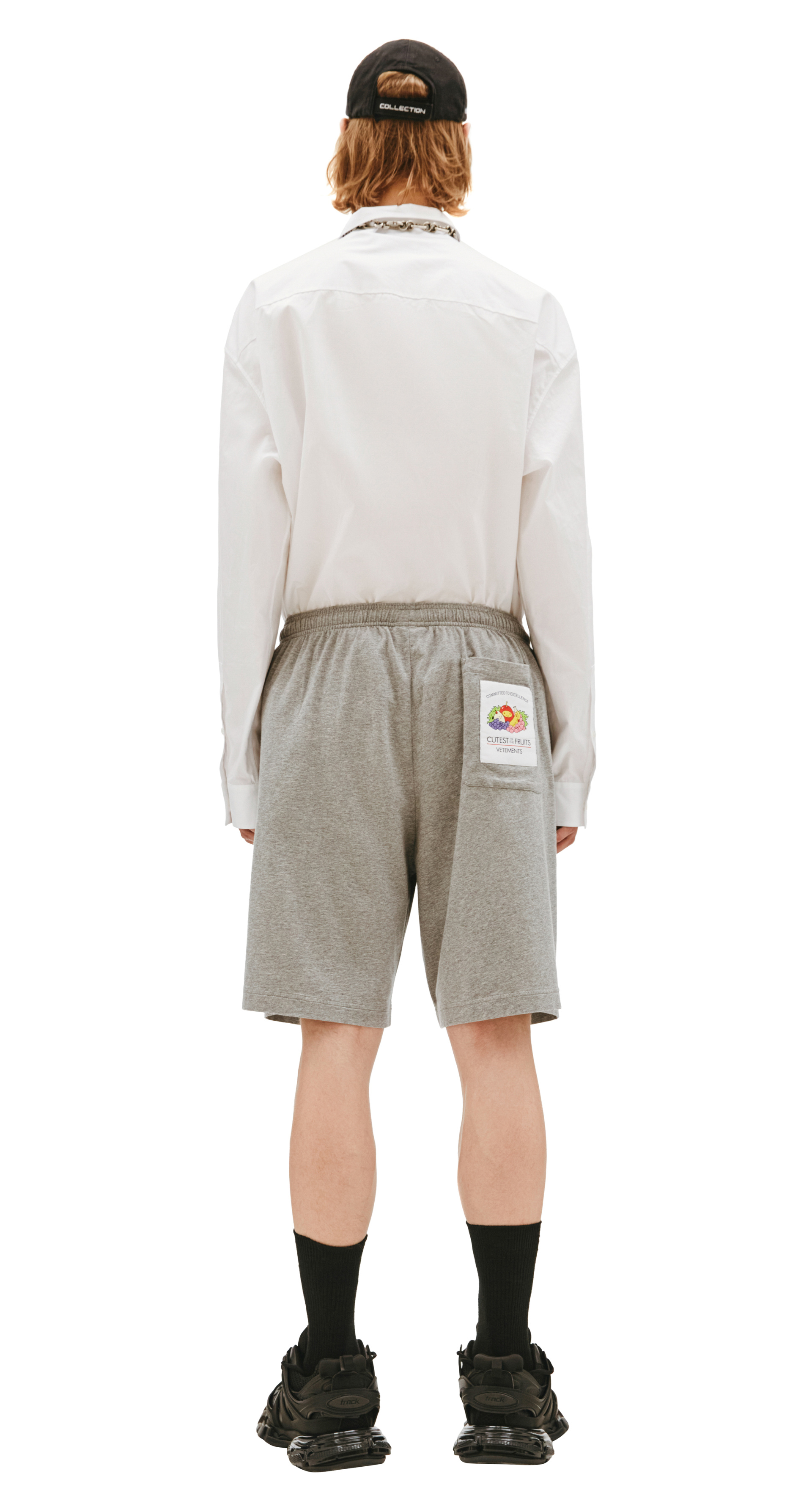 VETEMENTS Серые шорты с патчем