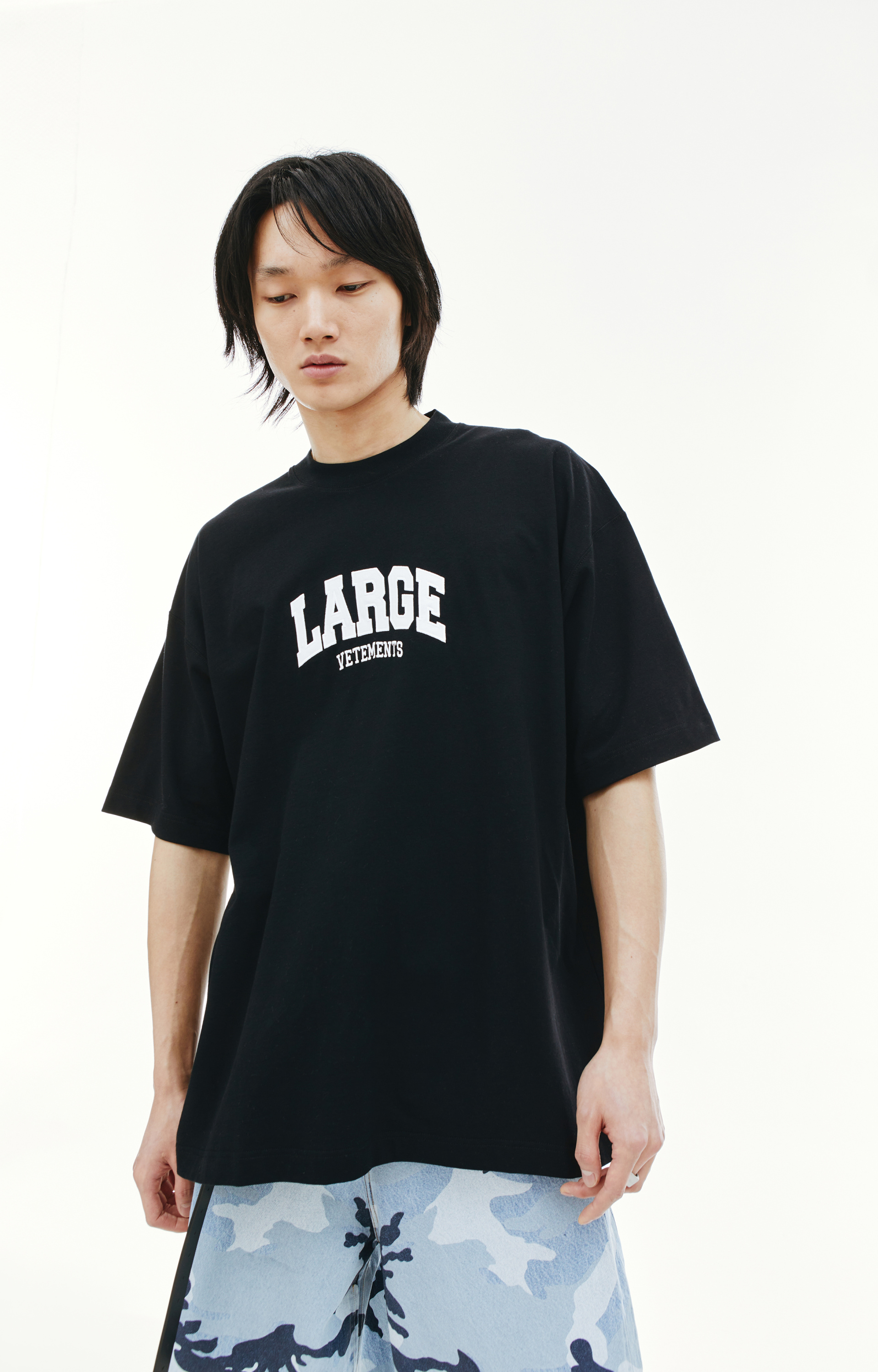 VETEMENTS Оверсайз футболка с вышивкой \'Large\'