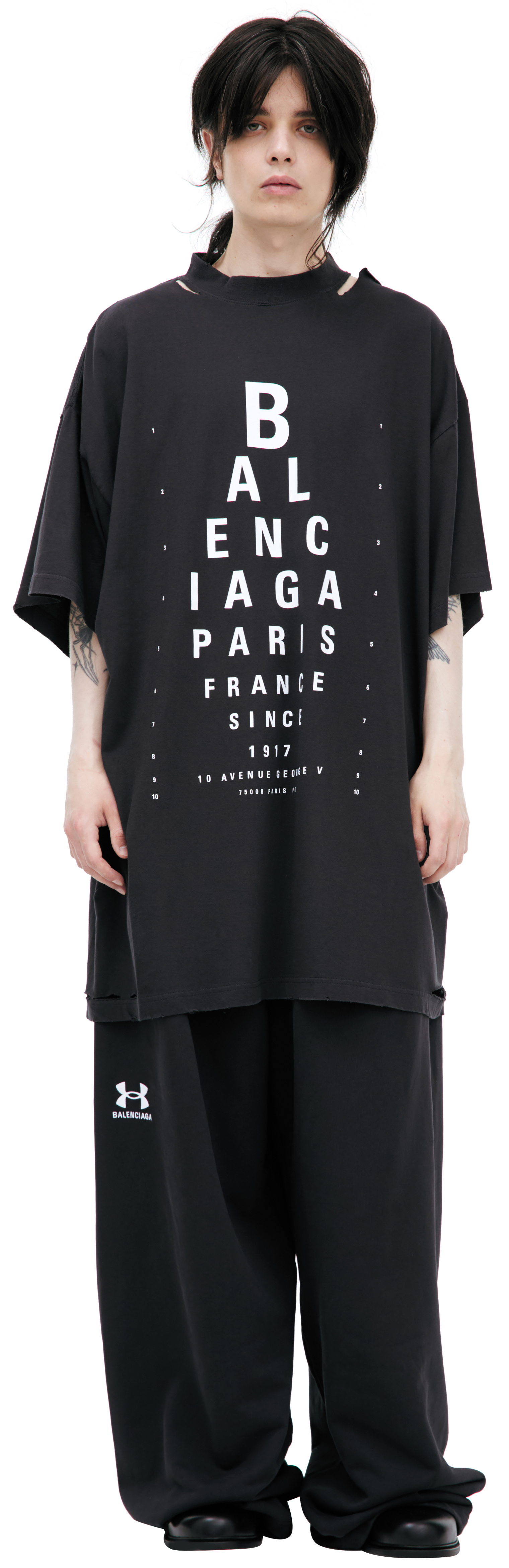 Balenciaga Футболка-811688/TRVU6/9034 принт лого в стиле таблицы Сивцева, черн