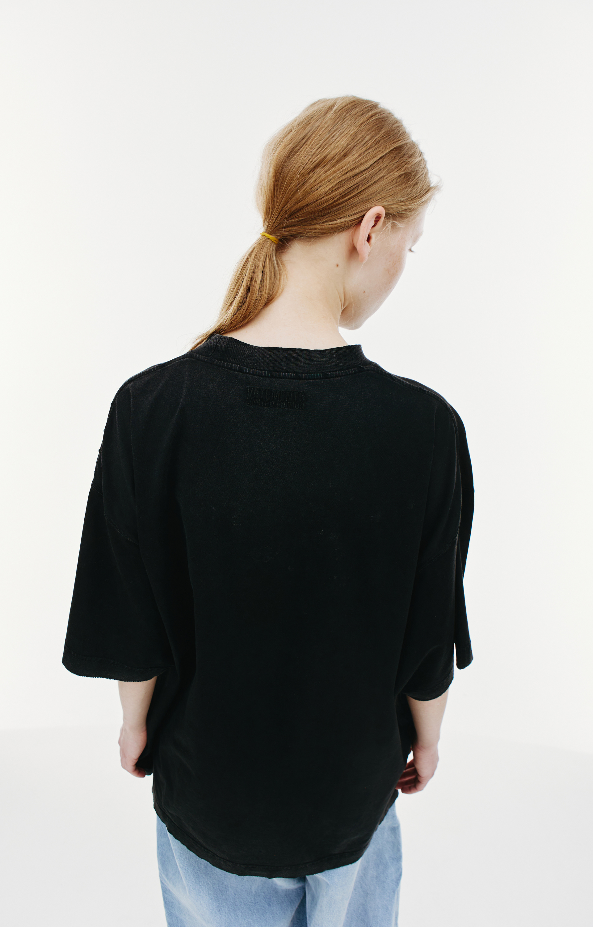 VETEMENTS Оверсайз футболка с логотипом