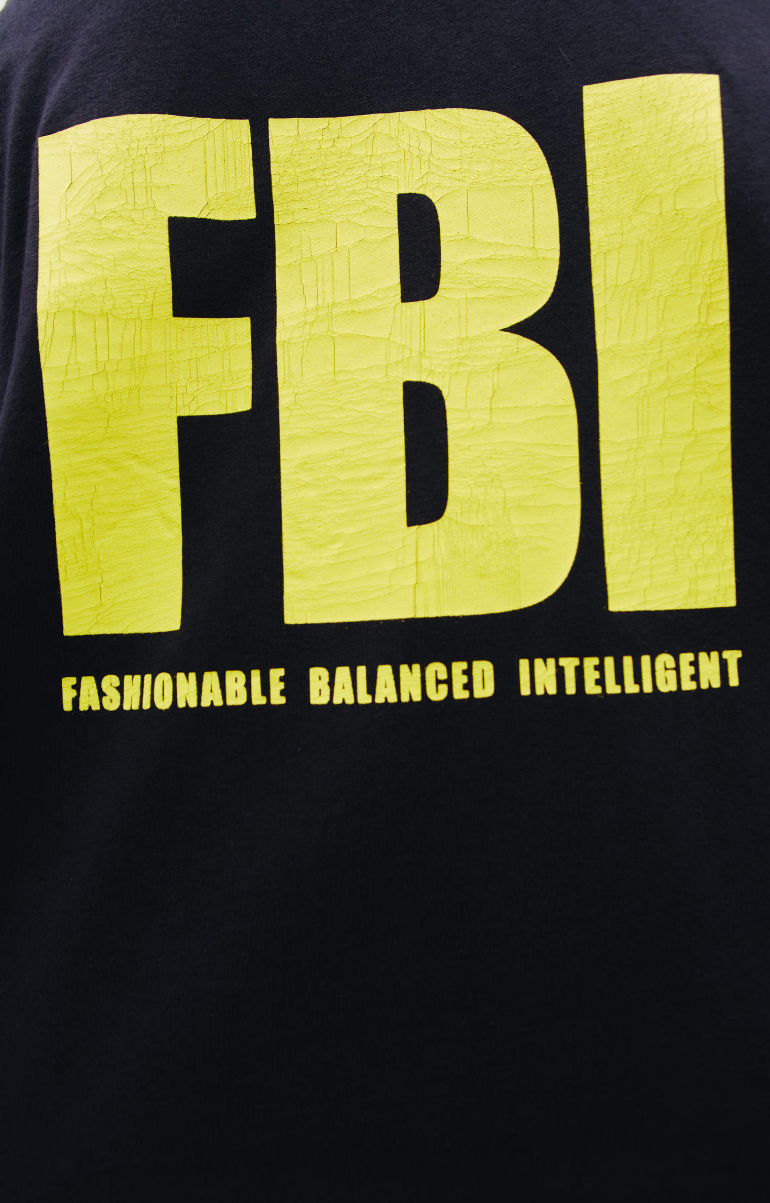 Balenciaga Оверсайз футболка с принтом FBI