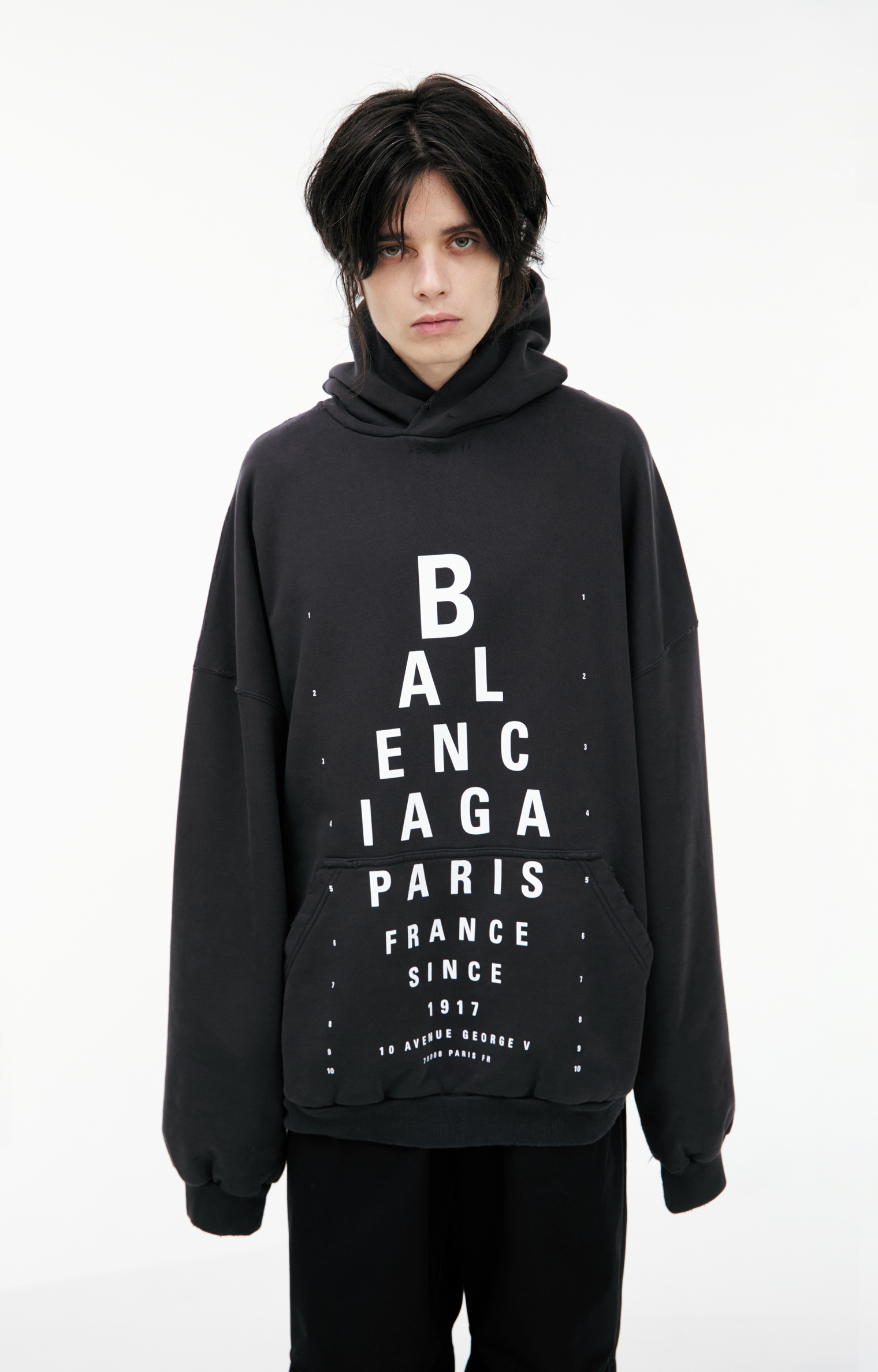 Balenciaga Худи-803265/TRVU7/9034 принт лого в стиле таблицы Сивцева. рваный, темно-серый
