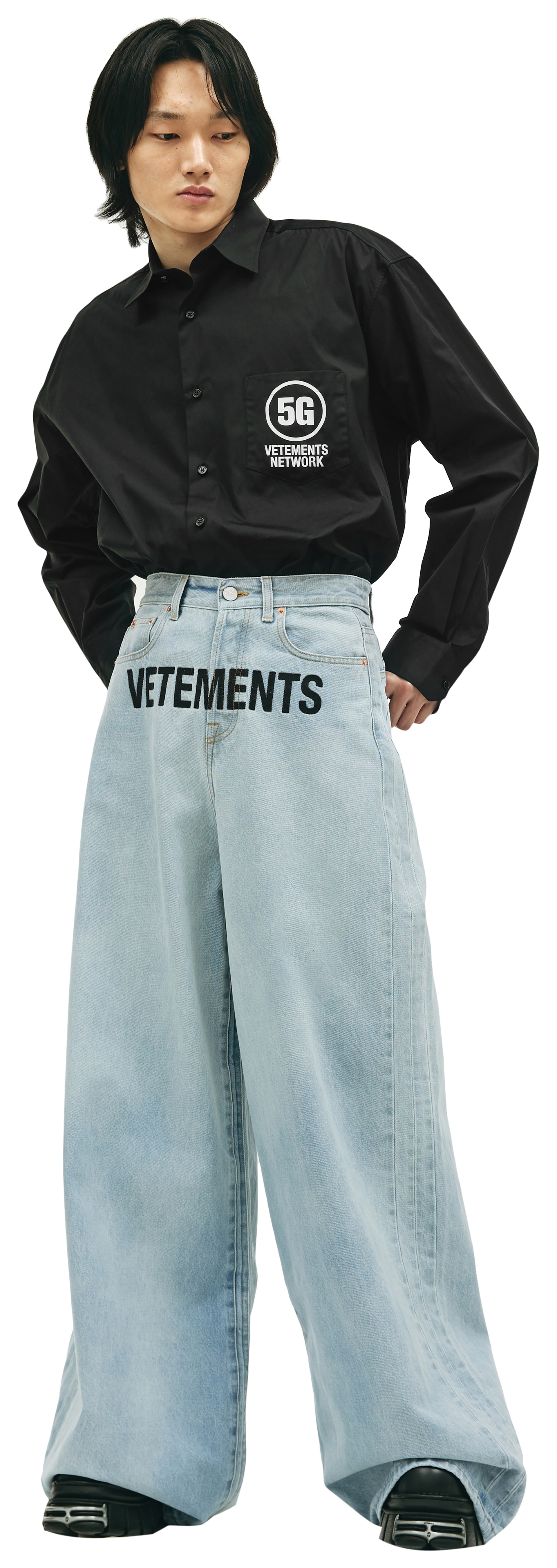 VETEMENTS Широкие джинсы с логотипом