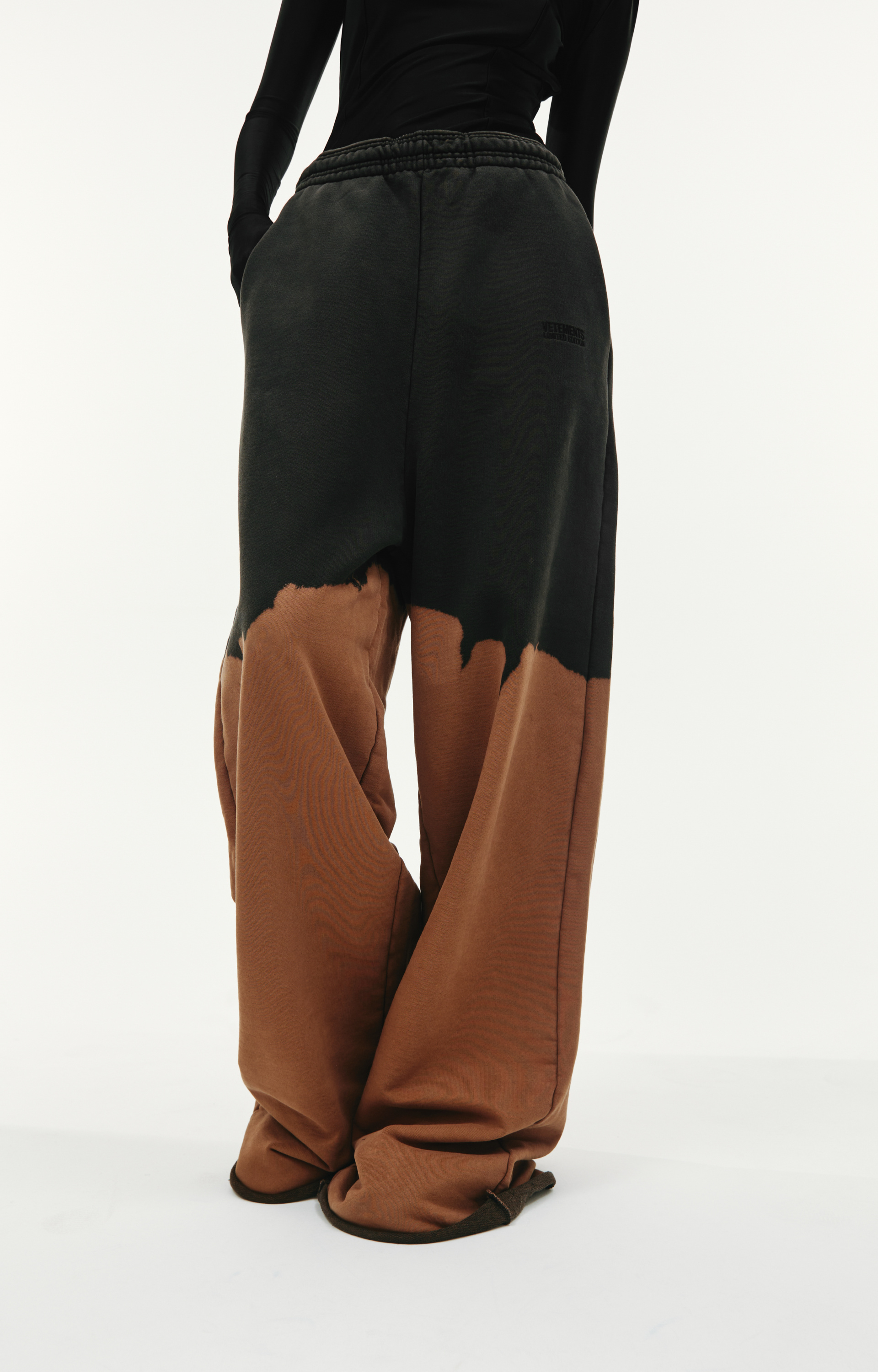 VETEMENTS Широкие брюки с градиентом