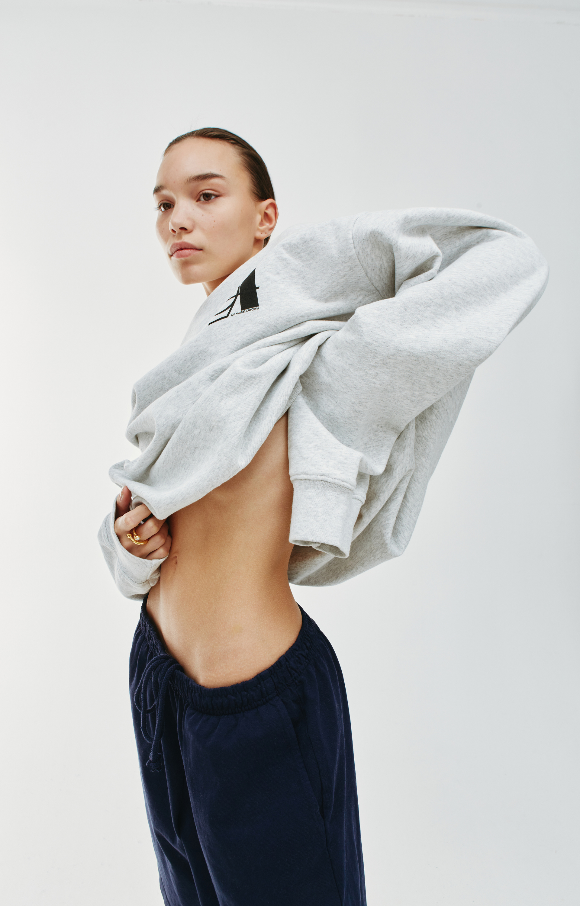 SPORTY & RICH Оверсайз свитшот Studio 94