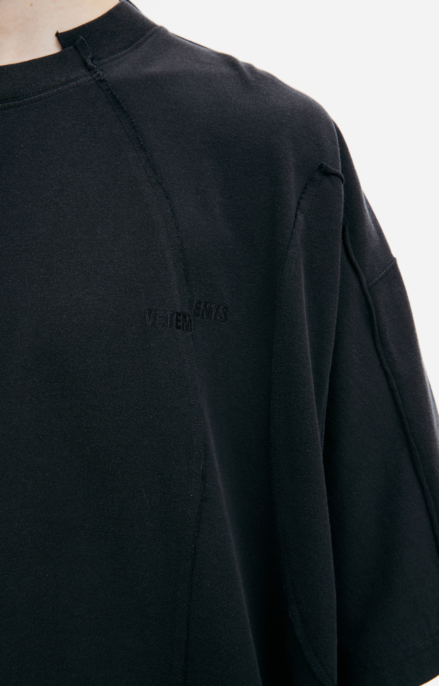 VETEMENTS Оверсайз футболка с логотипом