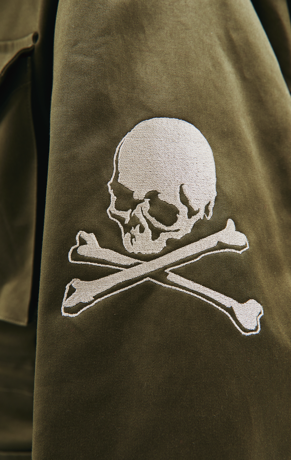 Mastermind WORLD Зеленая куртка с карамнами и логотипом