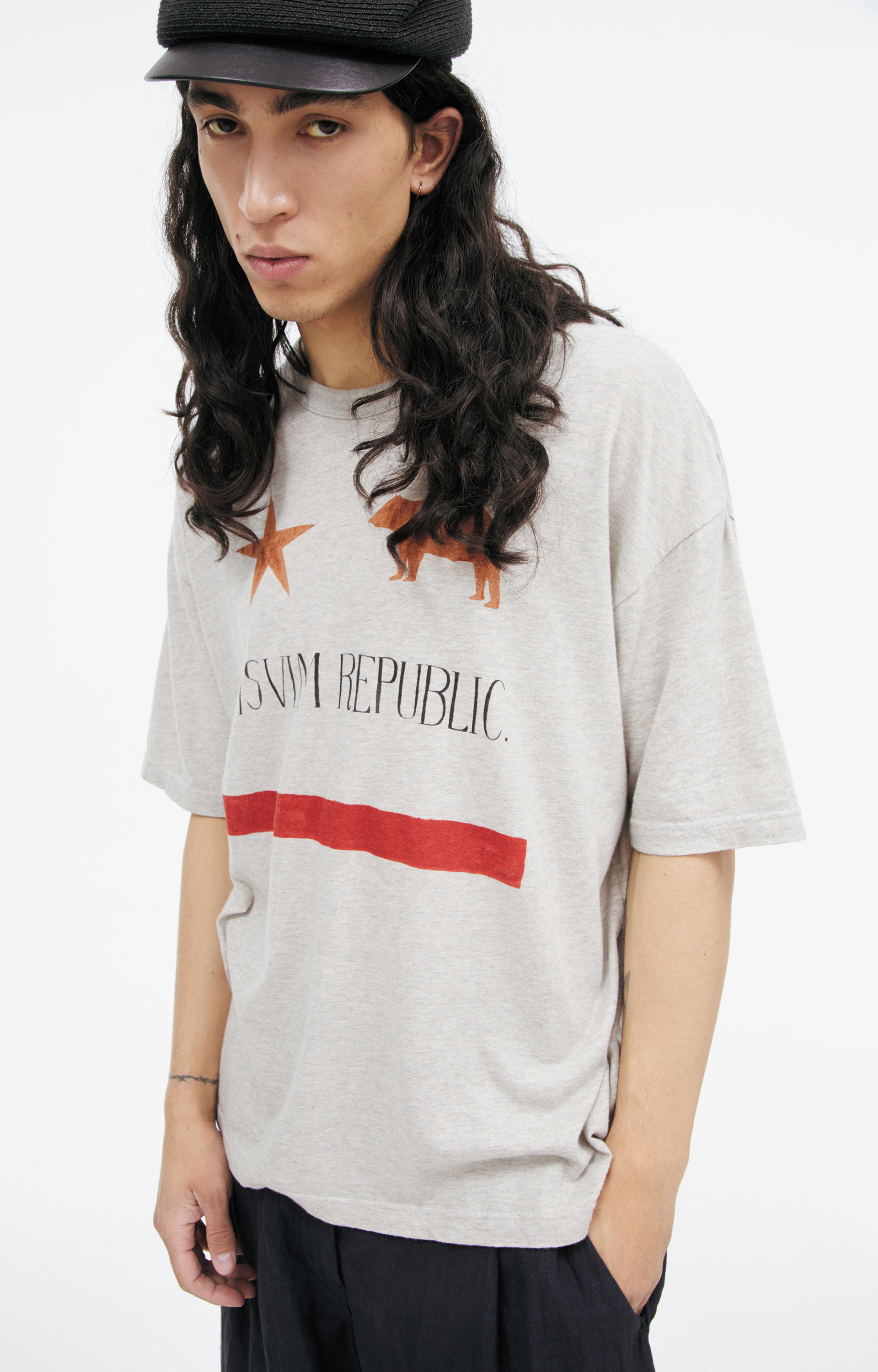 visvim Серая футболка с принтом