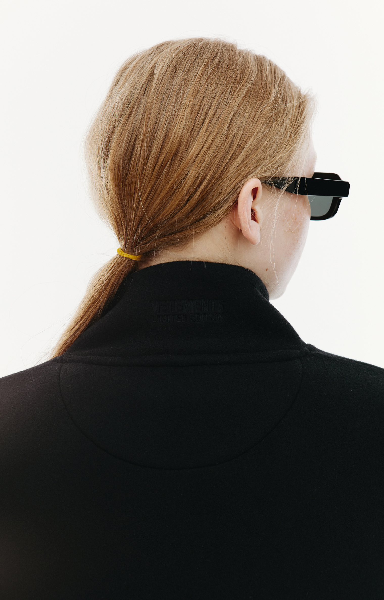 VETEMENTS Флисовая куртка на молнии