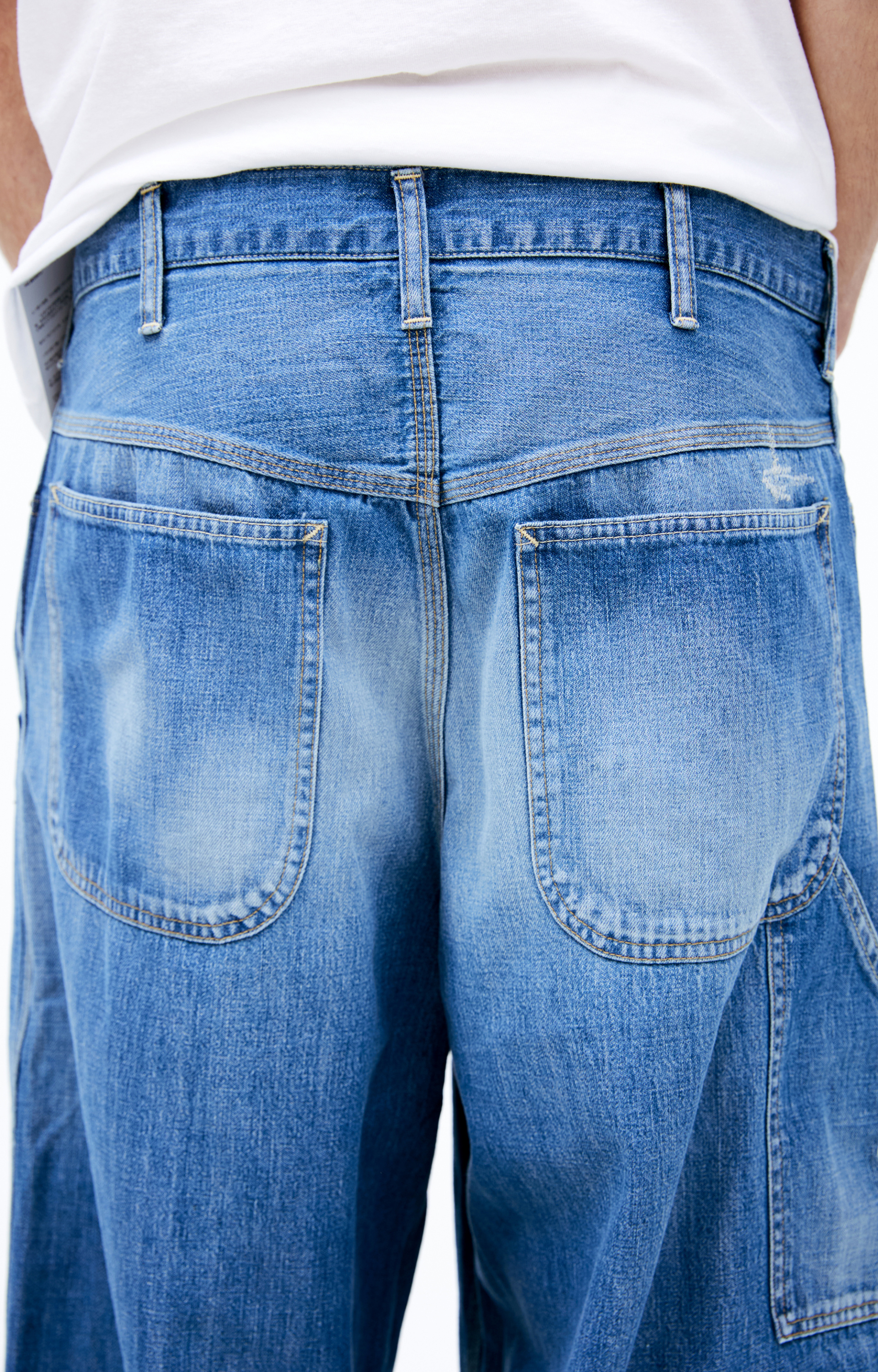 visvim Брюки-0125105005014 джинсы высокая посадка,выстир. колени. большие карманы,бананы,в краске,голубые