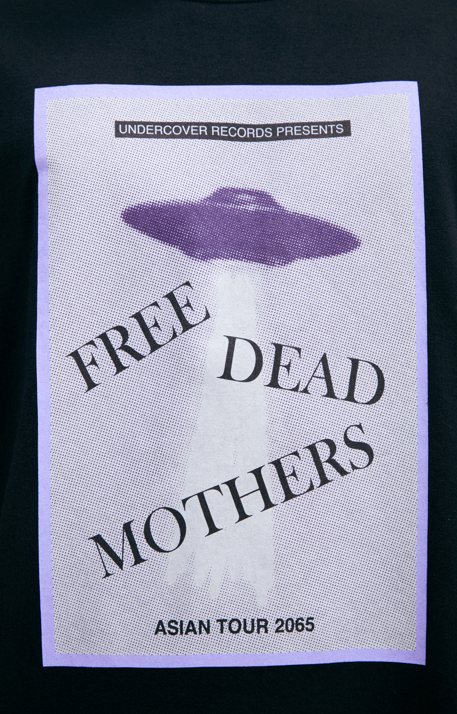 Undercover Футболка \'Free dead mothers\'