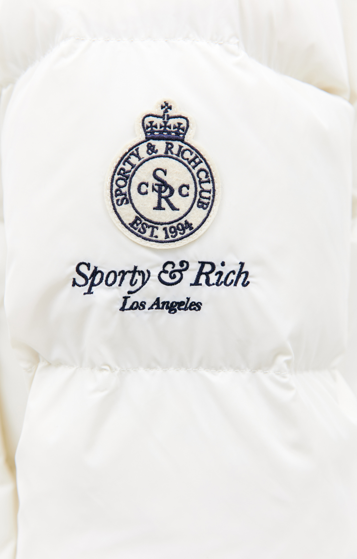 SPORTY & RICH Белый пуховик с логотипом