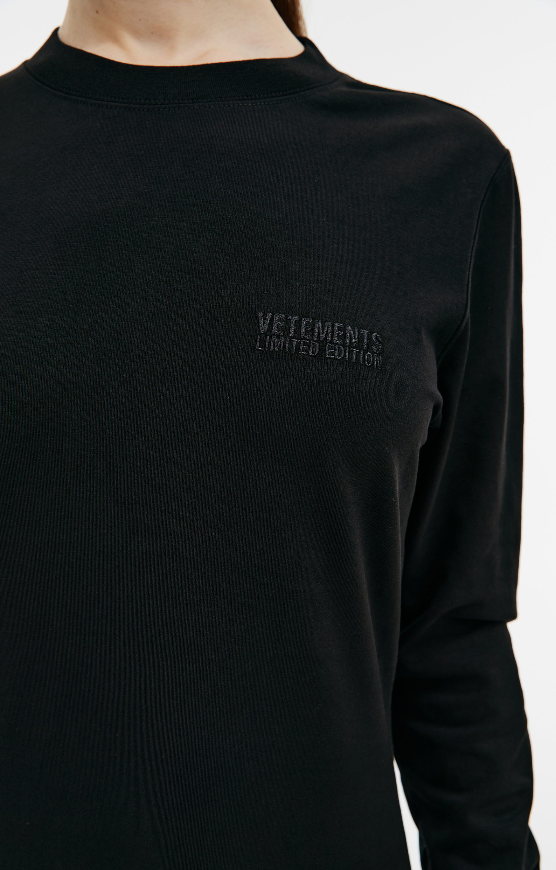 VETEMENTS Асимметричное платье с логотипом