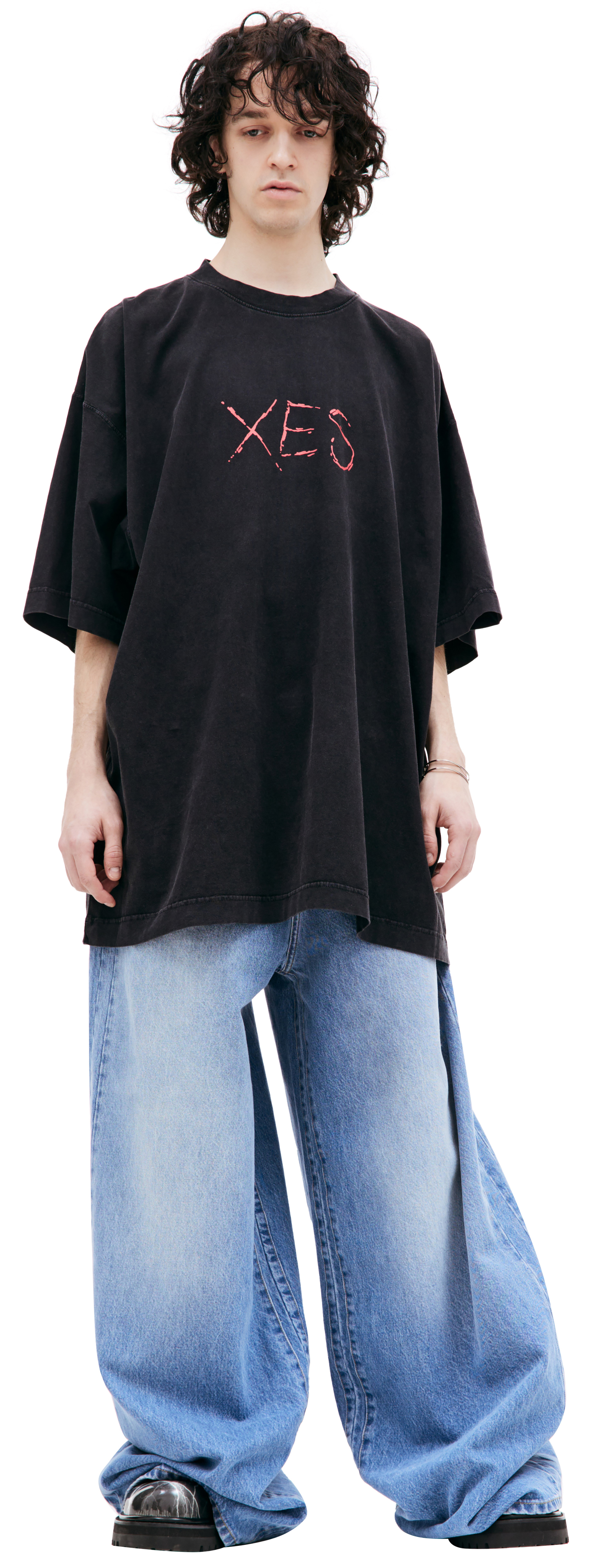 VETEMENTS Оверсайз футболка с принтом XES