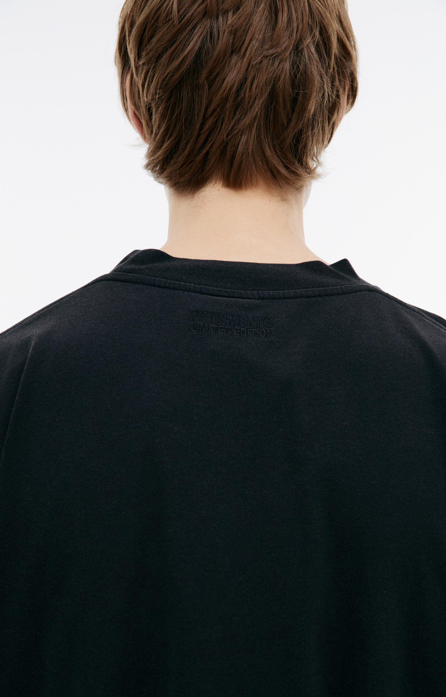 VETEMENTS Оверсайз футболка с логотипом