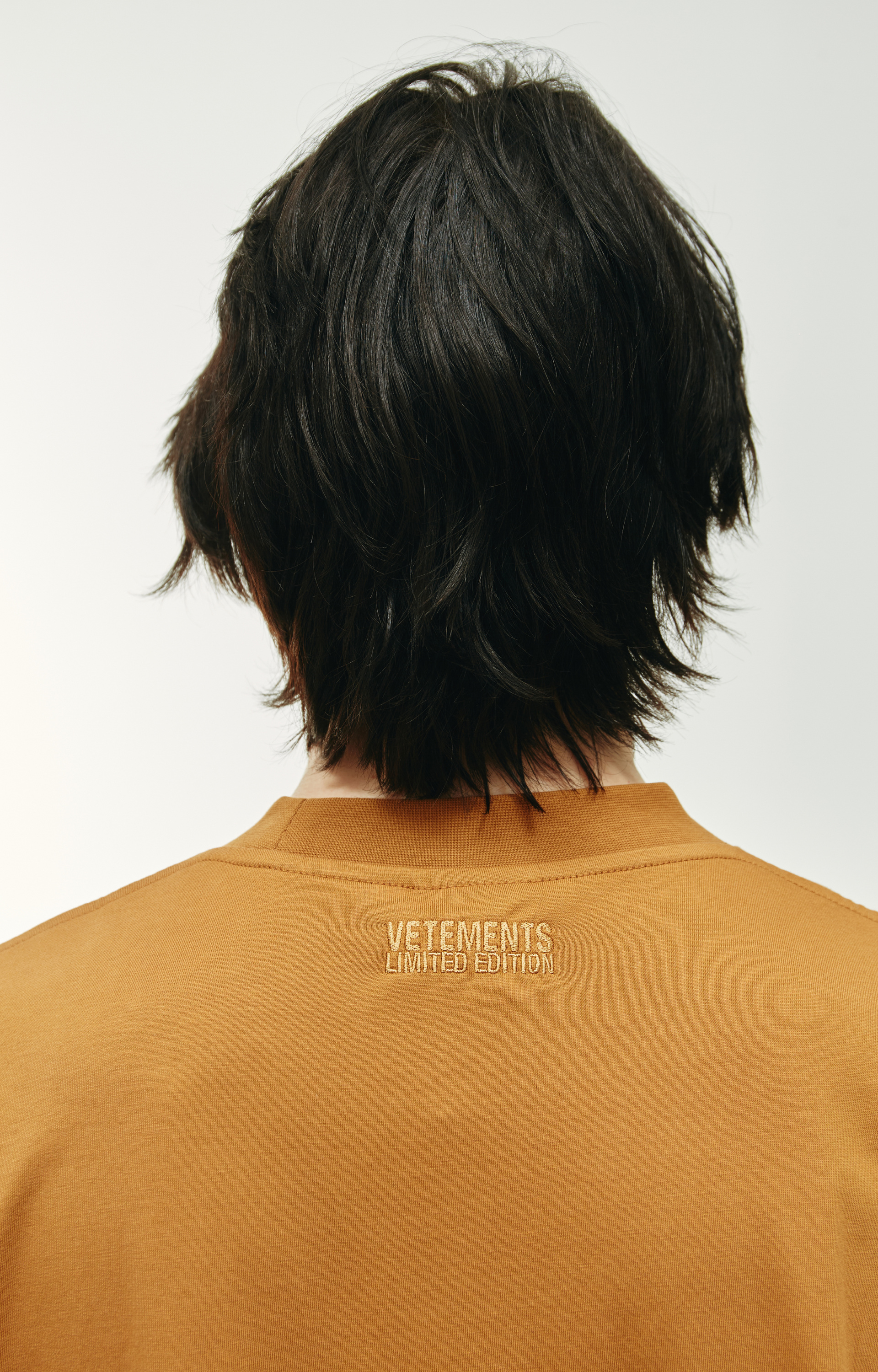 VETEMENTS Двухцветная футболка с принтом