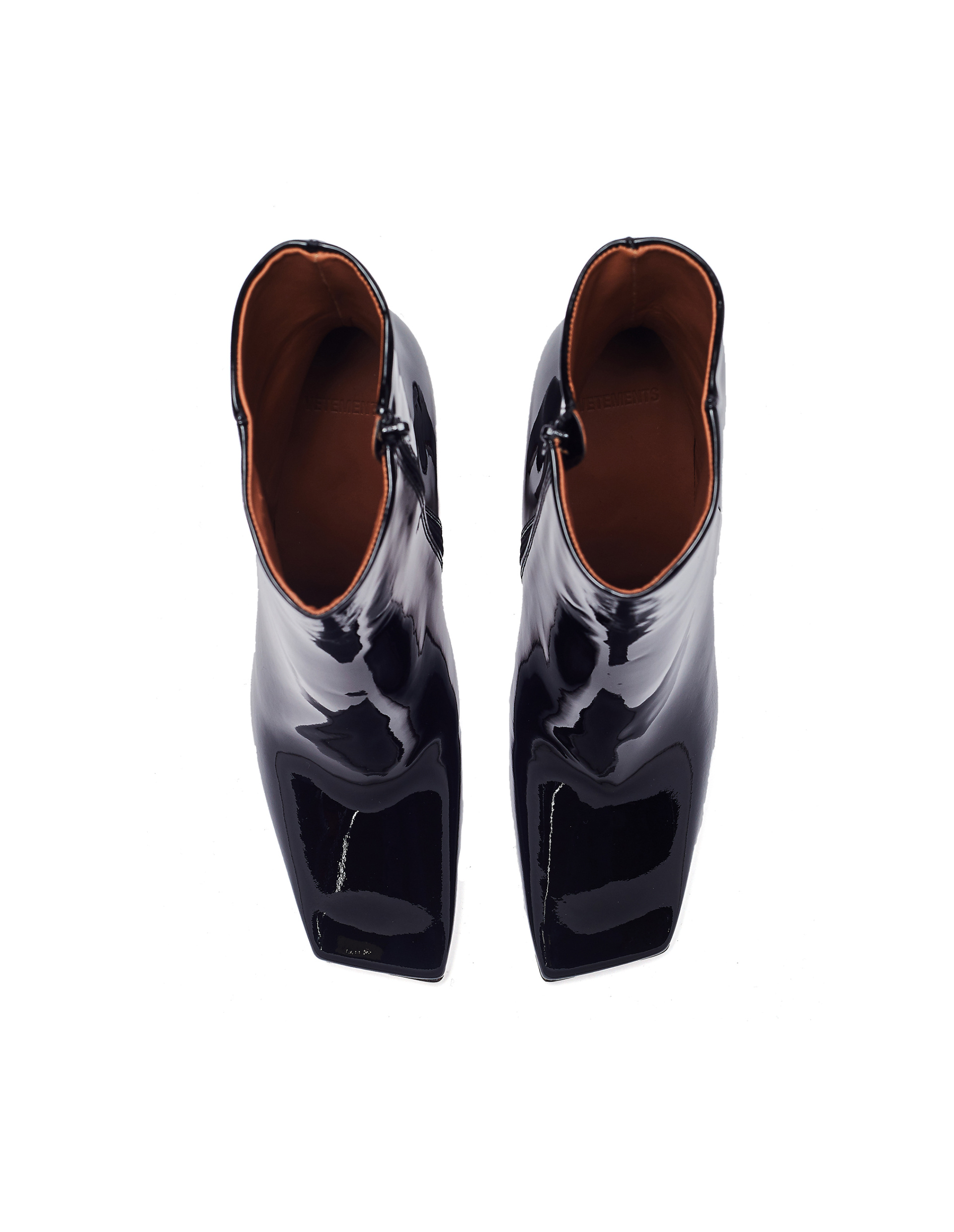VETEMENTS Ботильоны Boomerang из лакированной кожи
