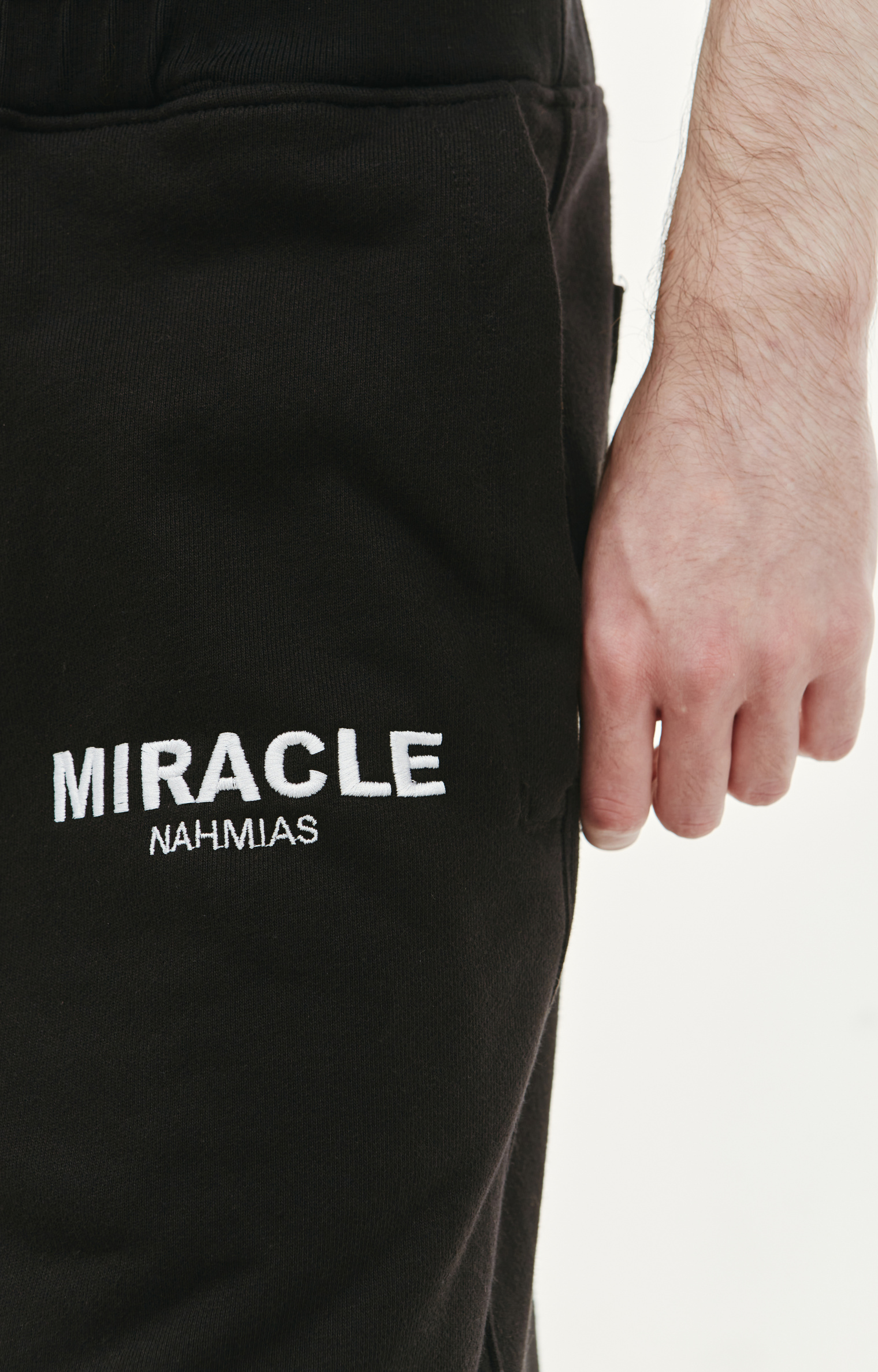Nahmias Спортивные брюки с вышивкой Miracle