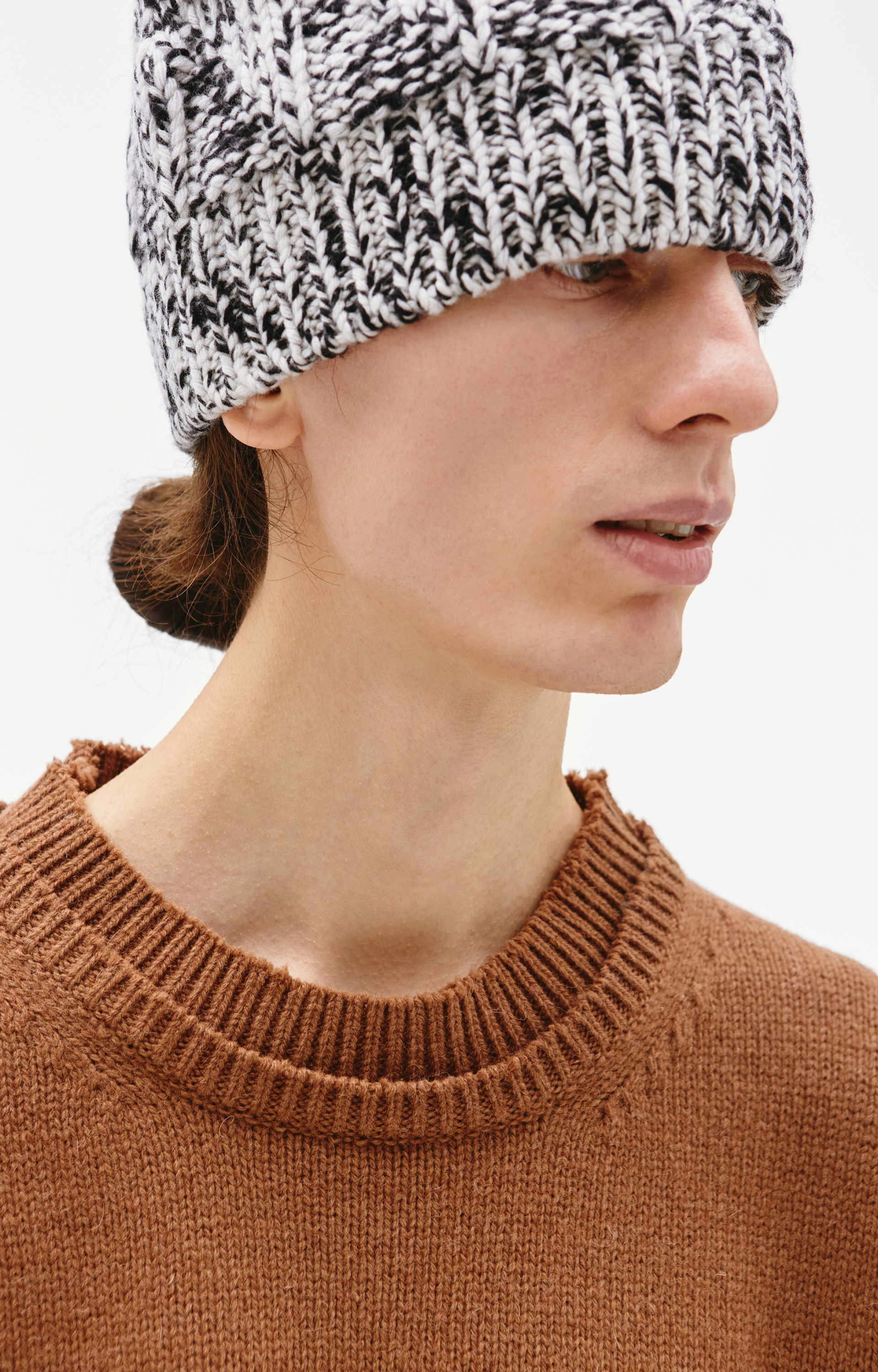 Maison Margiela Коричневый свитер с нашивками