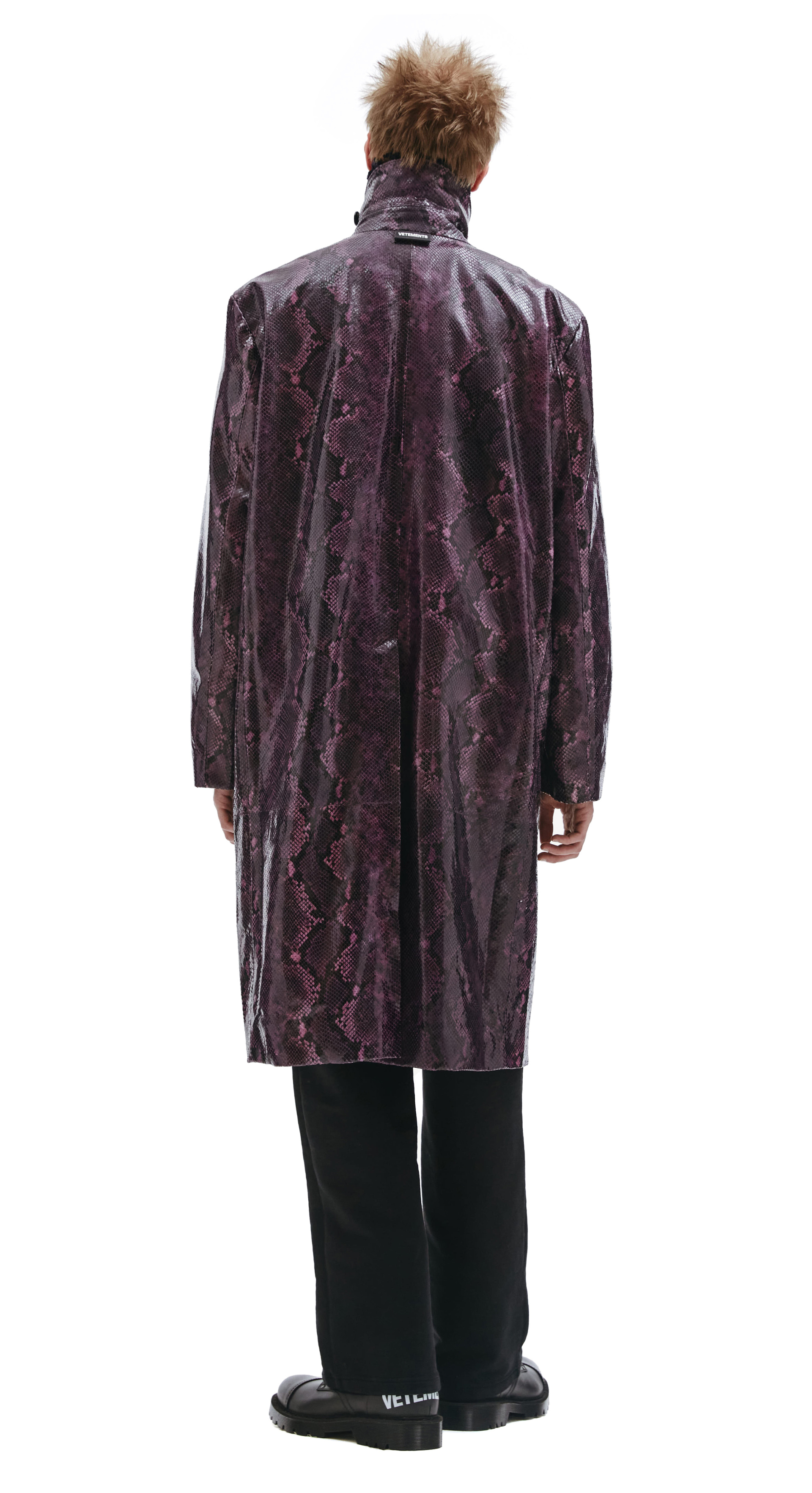 VETEMENTS Фиолетовое пальто из кожи питона