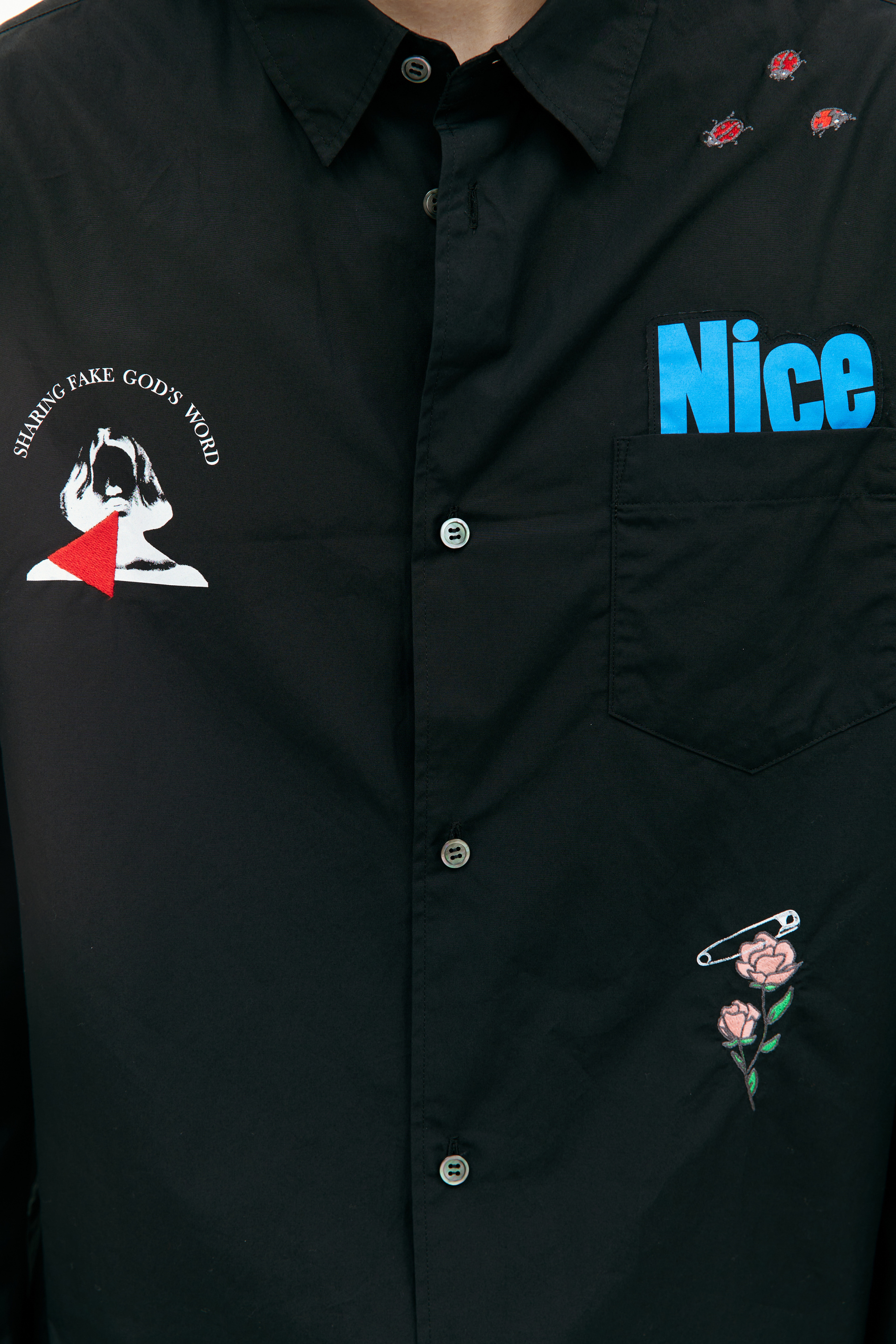 Undercover Черная рубашка с принтами и вышивками