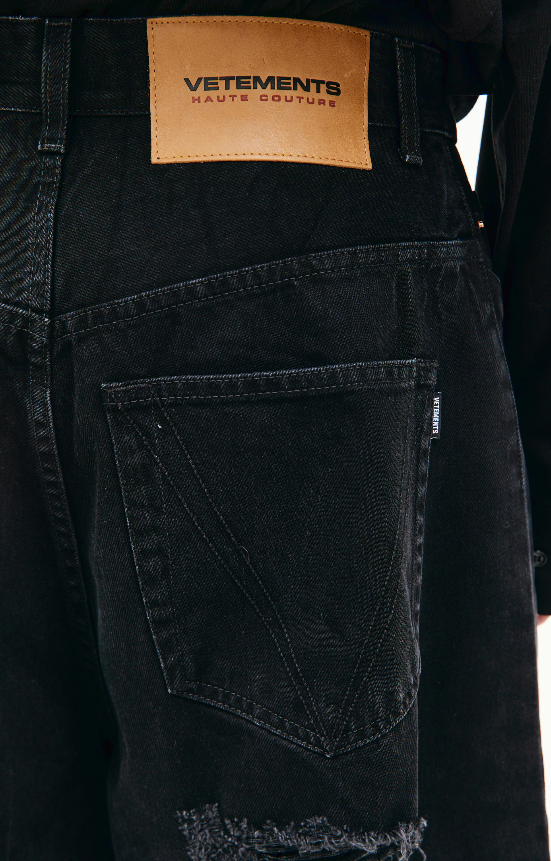 VETEMENTS Рваные джинсы