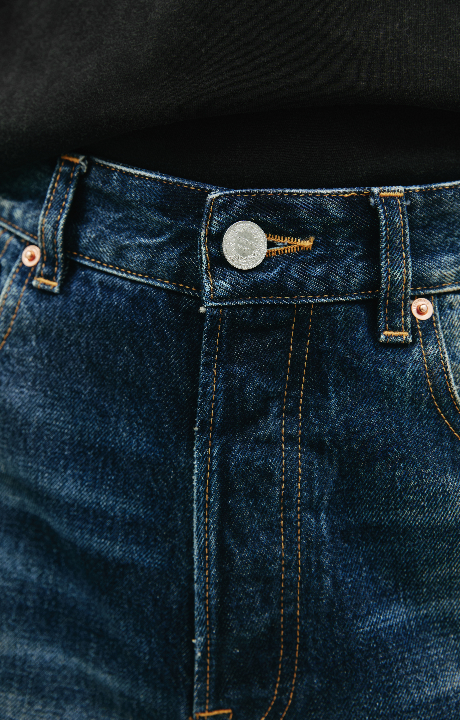 VETEMENTS Широкие джинсы с рваными коленями