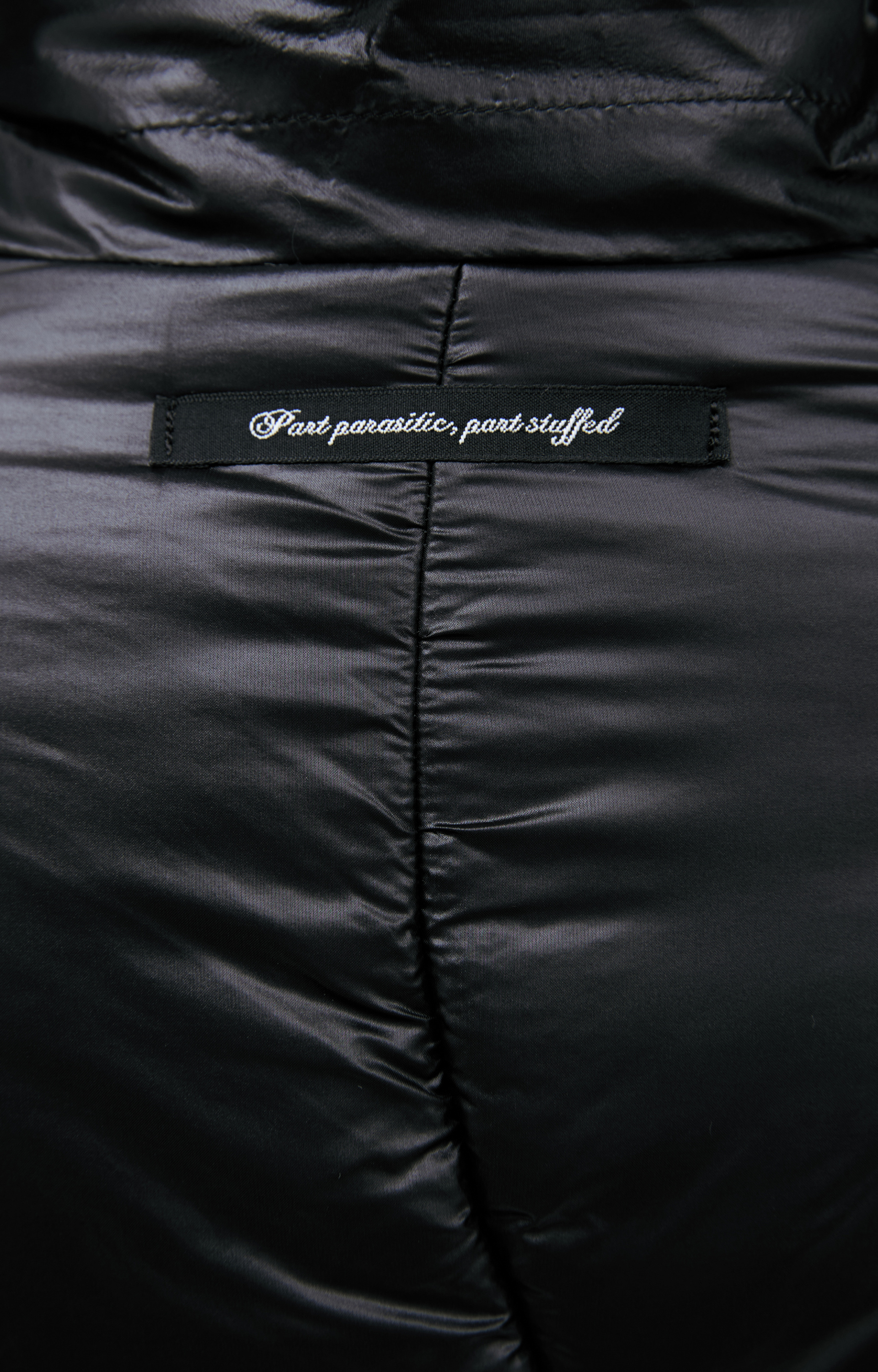 Undercover Дутая куртка с ремешком