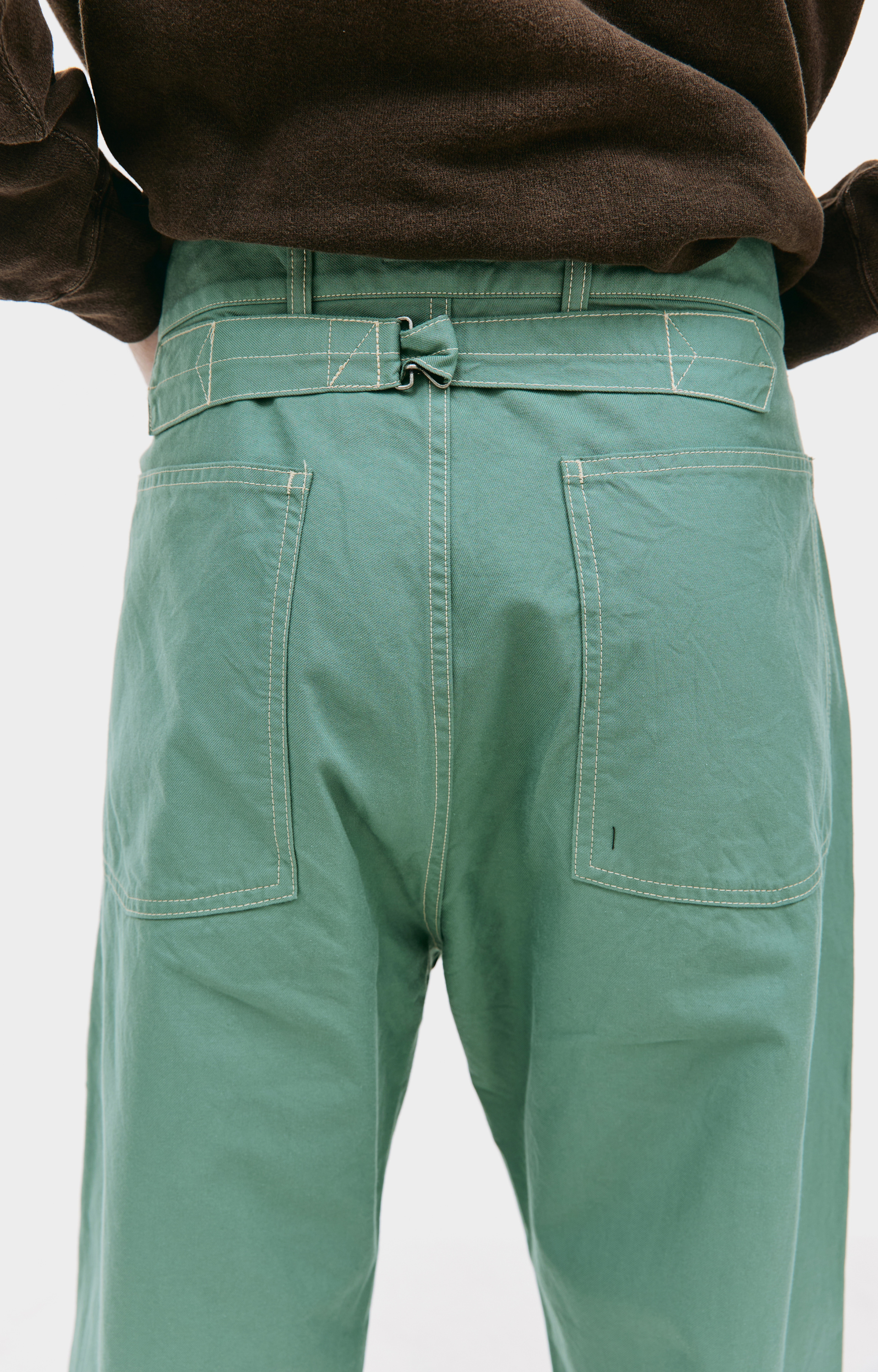 visvim Зеленые брюки Carpenter с накладными карманами