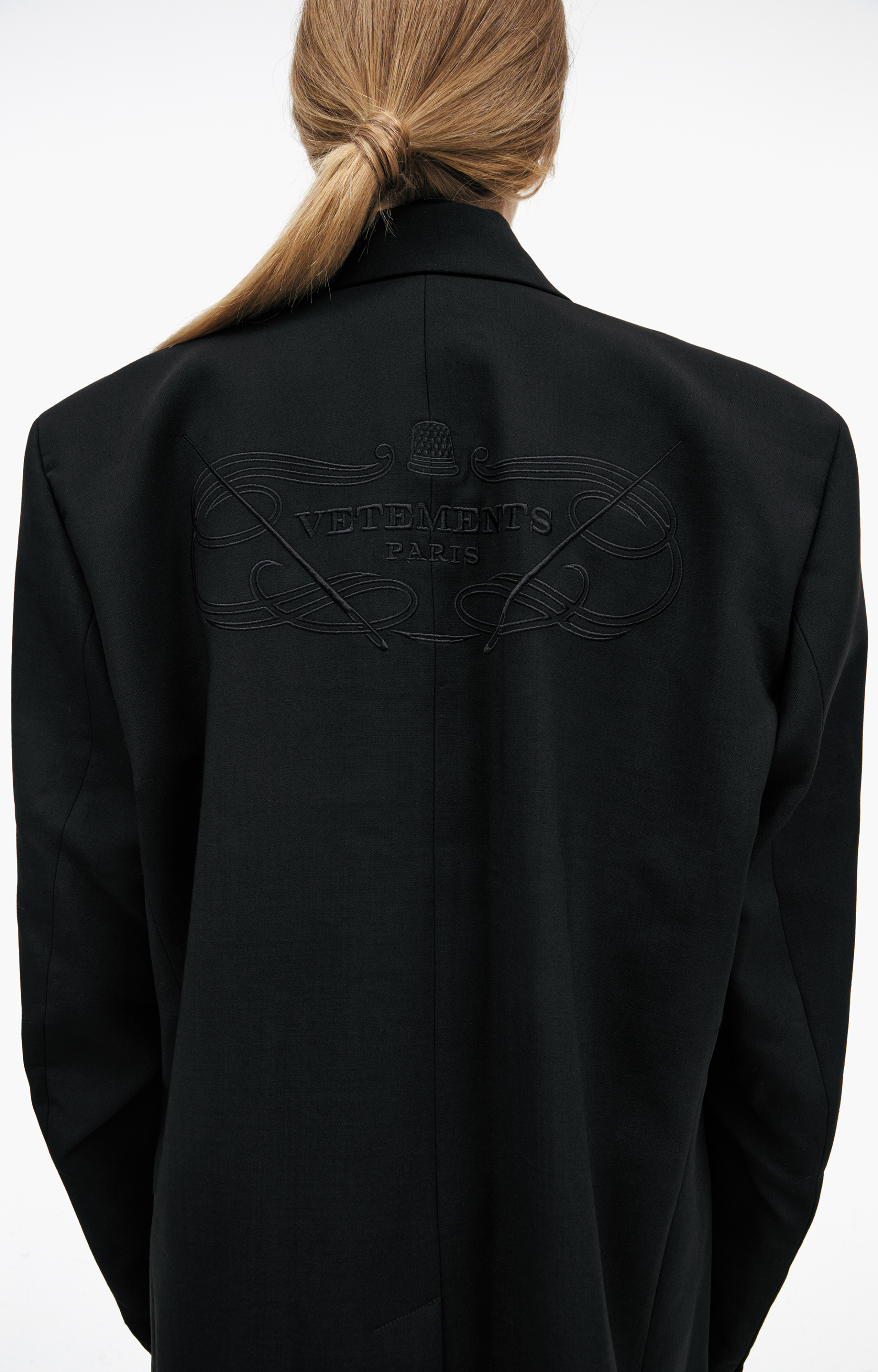 VETEMENTS Пиджак с вышивкой на спине